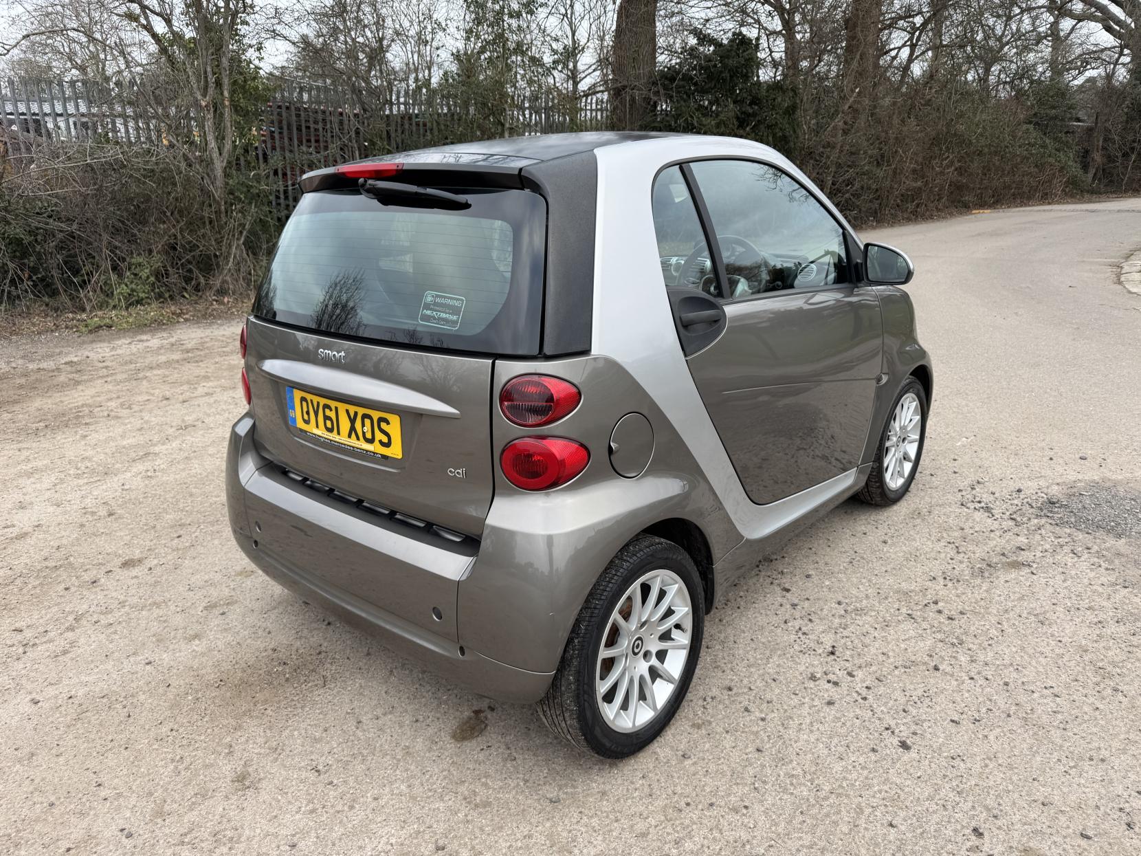 Smart fortwo 0.8 CDI Passion Coupe 2dr Diesel SoftTouch Euro 5 (54 bhp)