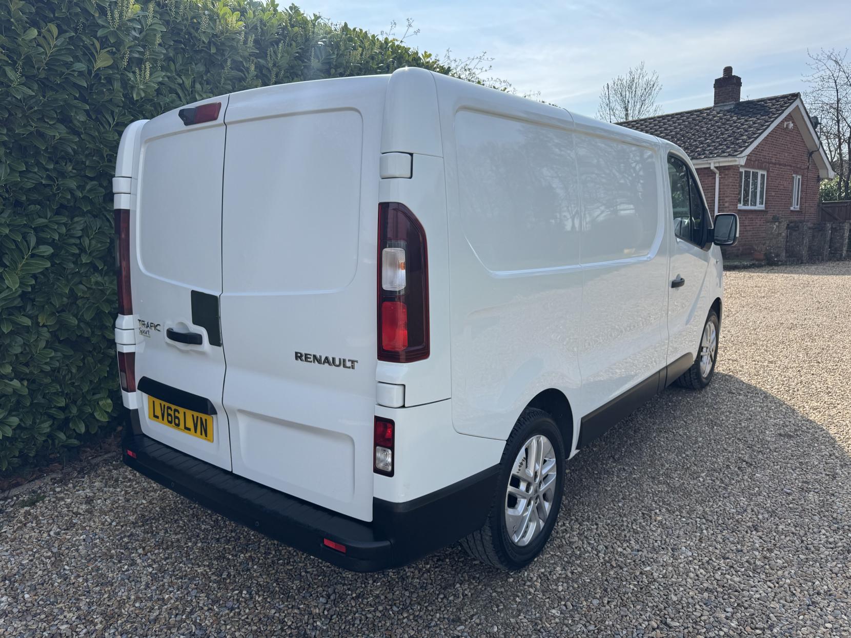 Renault Trafic 1.6 dCi ENERGY 27 Sport Nav Panel Van 5dr Diesel Manual SWB Standard Roof Euro 6 (s/s) (125 ps)
