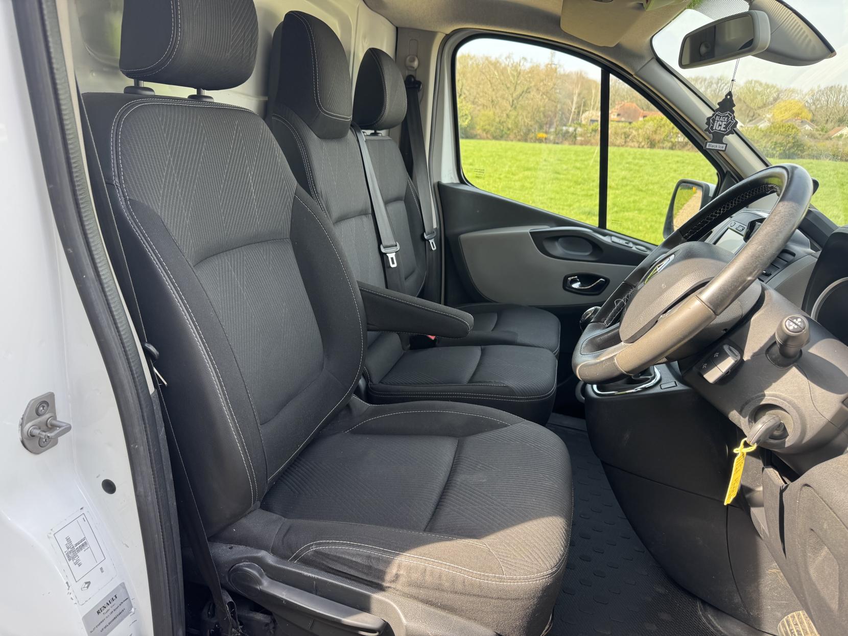 Renault Trafic 1.6 dCi ENERGY 27 Sport Nav Panel Van 5dr Diesel Manual SWB Standard Roof Euro 6 (s/s) (125 ps)