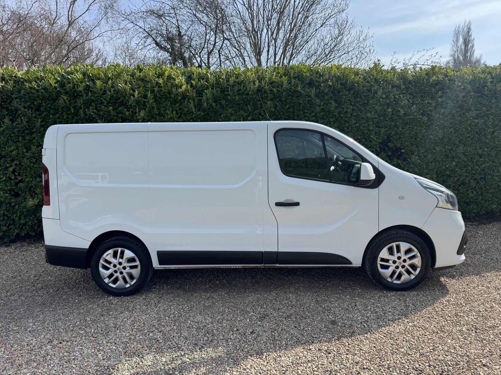 Renault Trafic 1.6 dCi ENERGY 27 Sport Nav Panel Van 5dr Diesel Manual SWB Standard Roof Euro 6 (s/s) (125 ps)