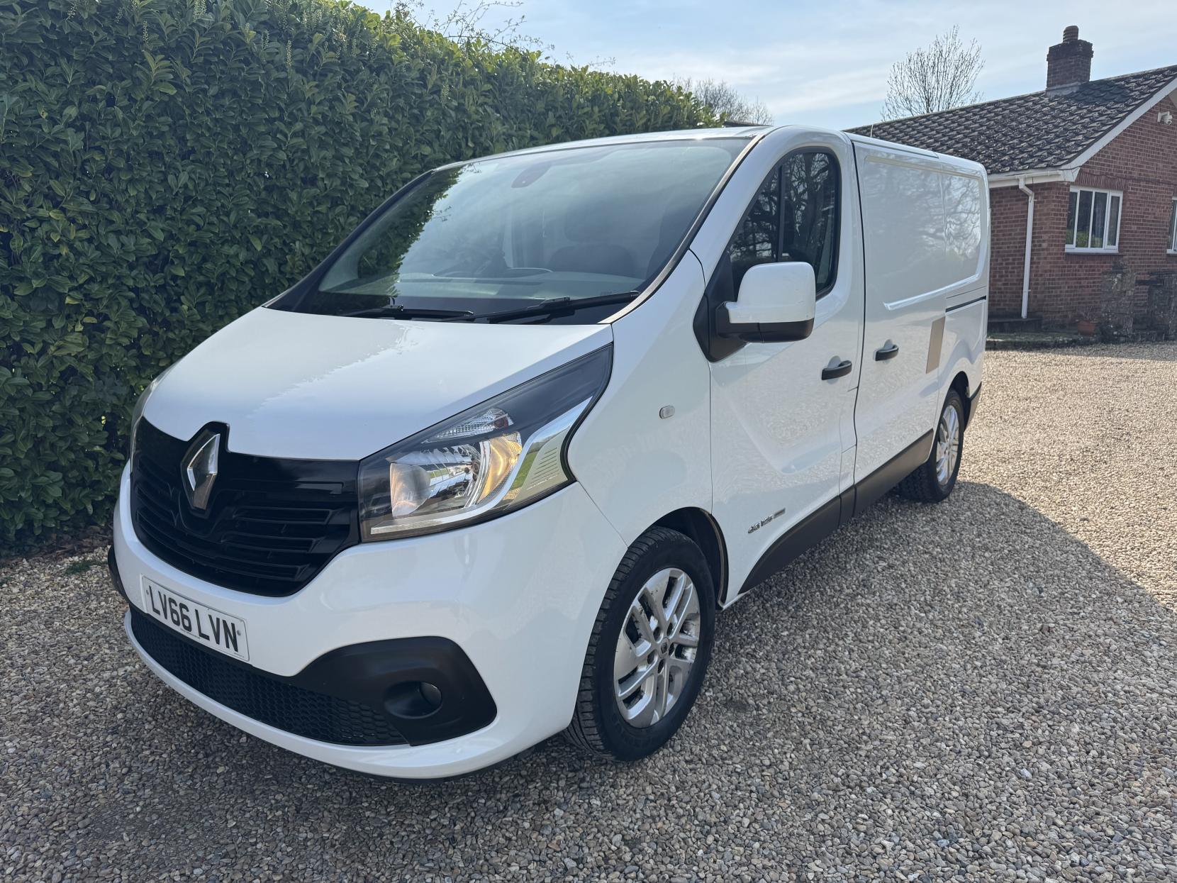 Renault Trafic 1.6 dCi ENERGY 27 Sport Nav Panel Van 5dr Diesel Manual SWB Standard Roof Euro 6 (s/s) (125 ps)
