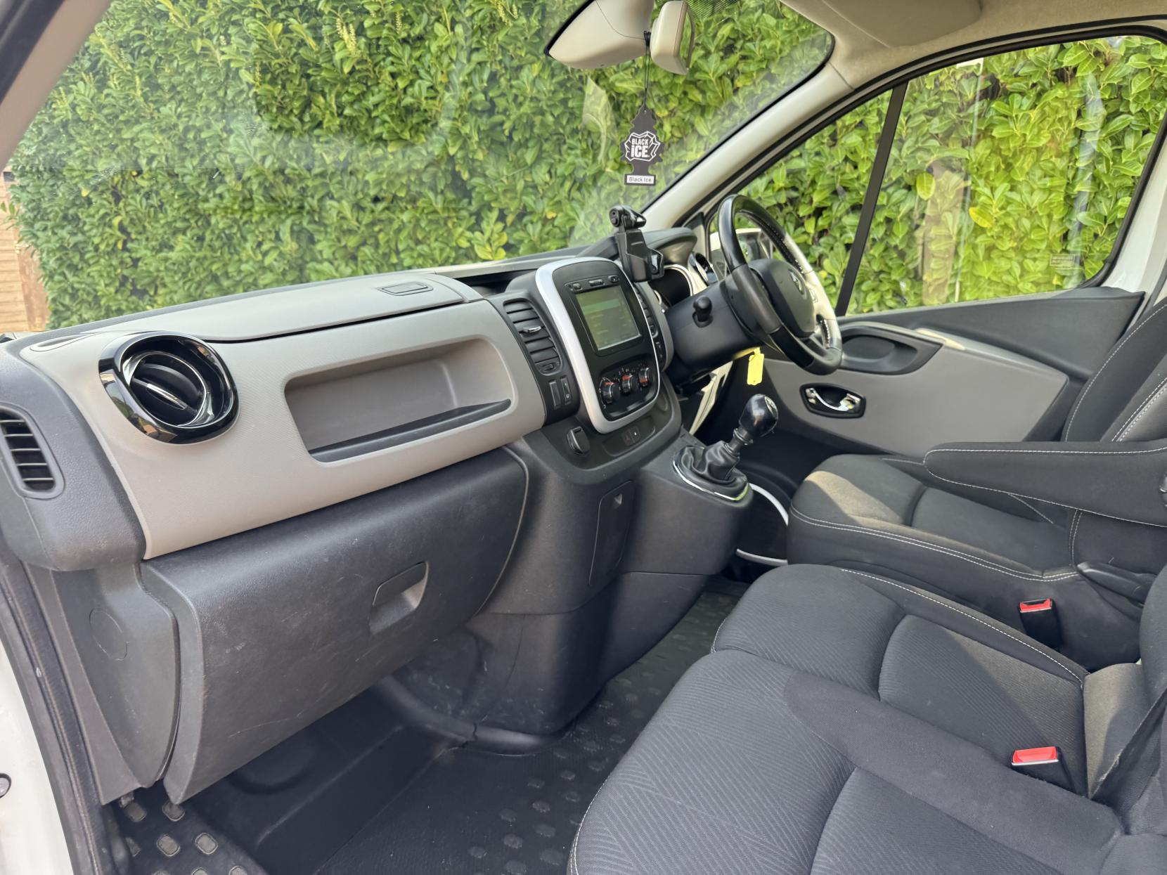 Renault Trafic 1.6 dCi ENERGY 27 Sport Nav Panel Van 5dr Diesel Manual SWB Standard Roof Euro 6 (s/s) (125 ps)