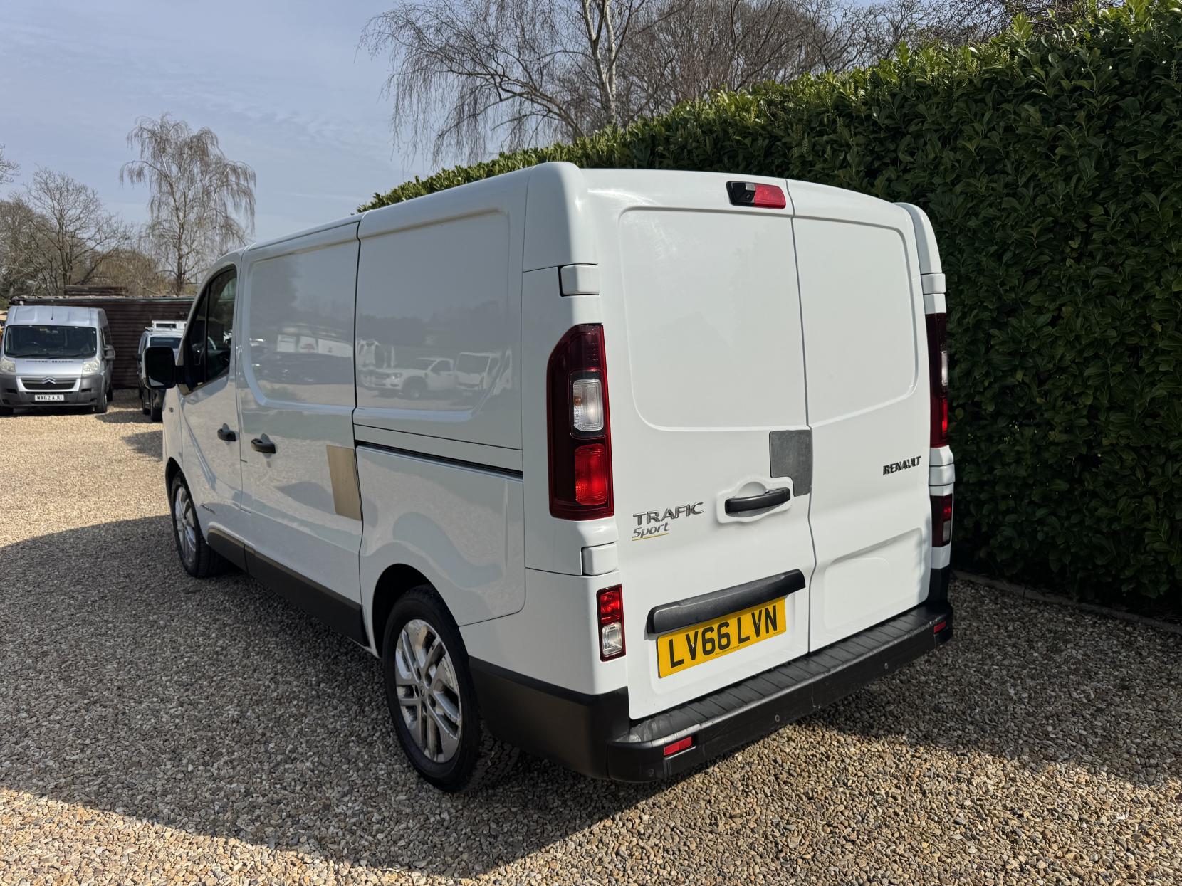 Renault Trafic 1.6 dCi ENERGY 27 Sport Nav Panel Van 5dr Diesel Manual SWB Standard Roof Euro 6 (s/s) (125 ps)