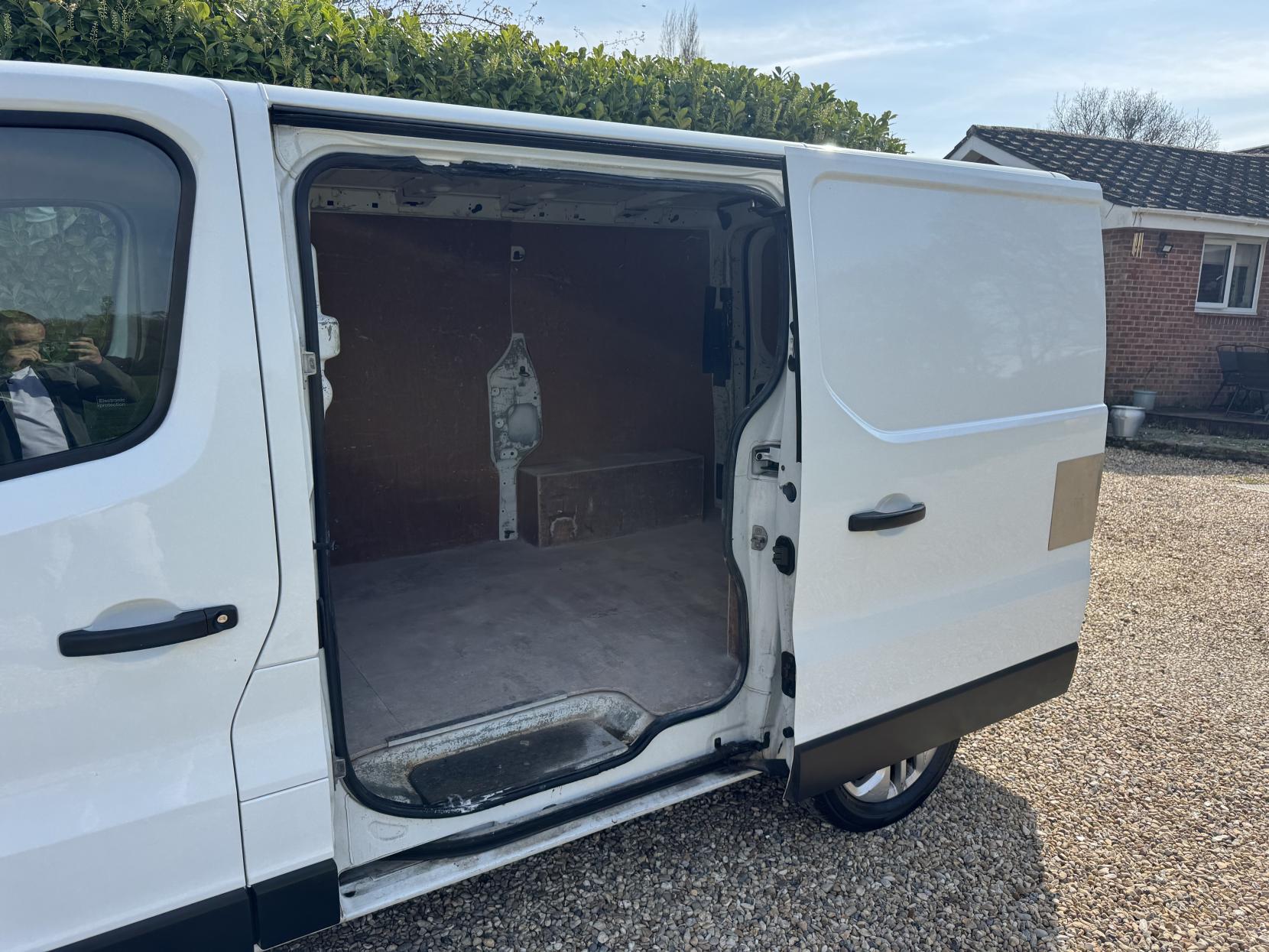 Renault Trafic 1.6 dCi ENERGY 27 Sport Nav Panel Van 5dr Diesel Manual SWB Standard Roof Euro 6 (s/s) (125 ps)