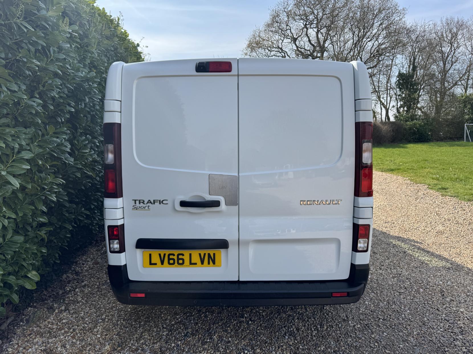 Renault Trafic 1.6 dCi ENERGY 27 Sport Nav Panel Van 5dr Diesel Manual SWB Standard Roof Euro 6 (s/s) (125 ps)