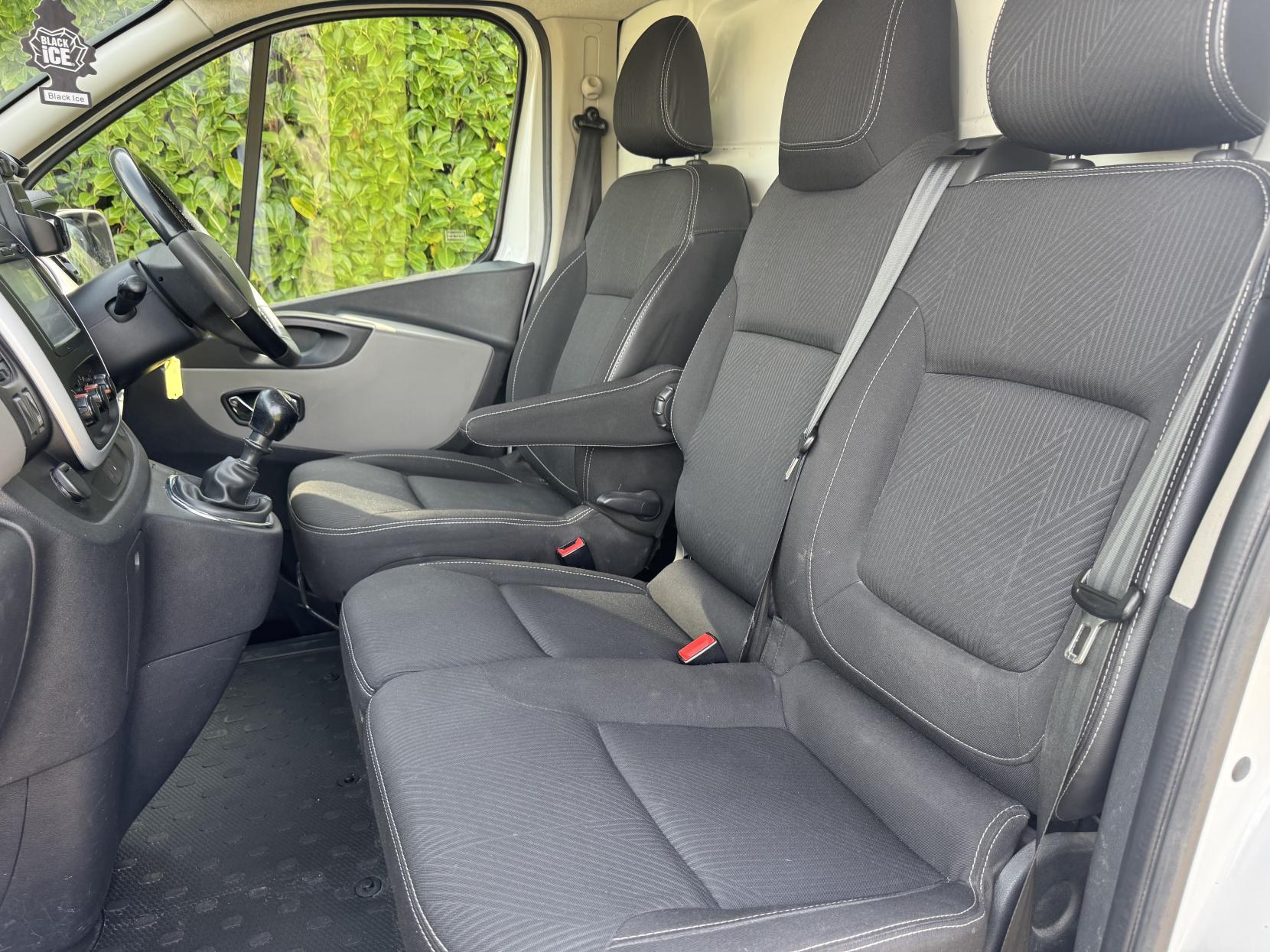 Renault Trafic 1.6 dCi ENERGY 27 Sport Nav Panel Van 5dr Diesel Manual SWB Standard Roof Euro 6 (s/s) (125 ps)