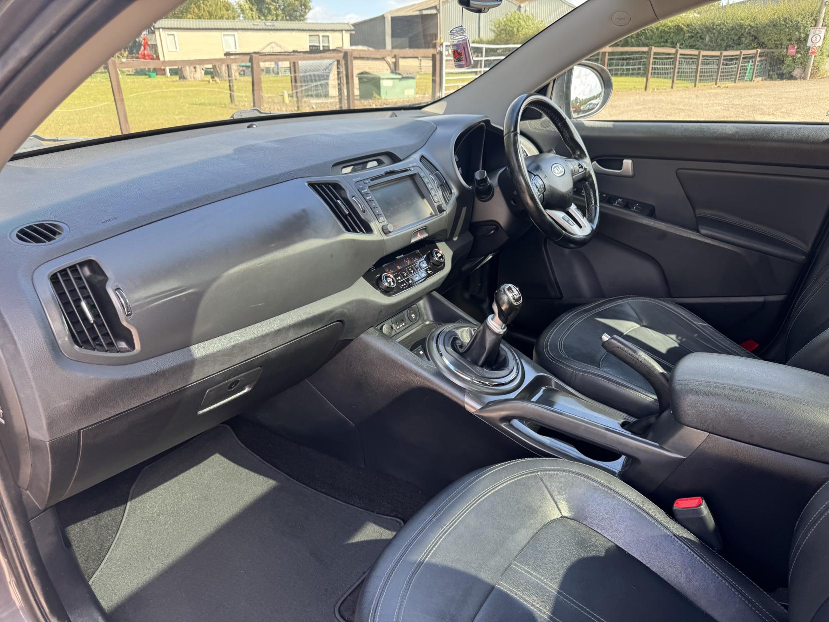 Kia Sportage 1.7 CRDi EcoDynamics 3 SUV 5dr Diesel Manual 2WD Euro 5 (s/s) (114 bhp)