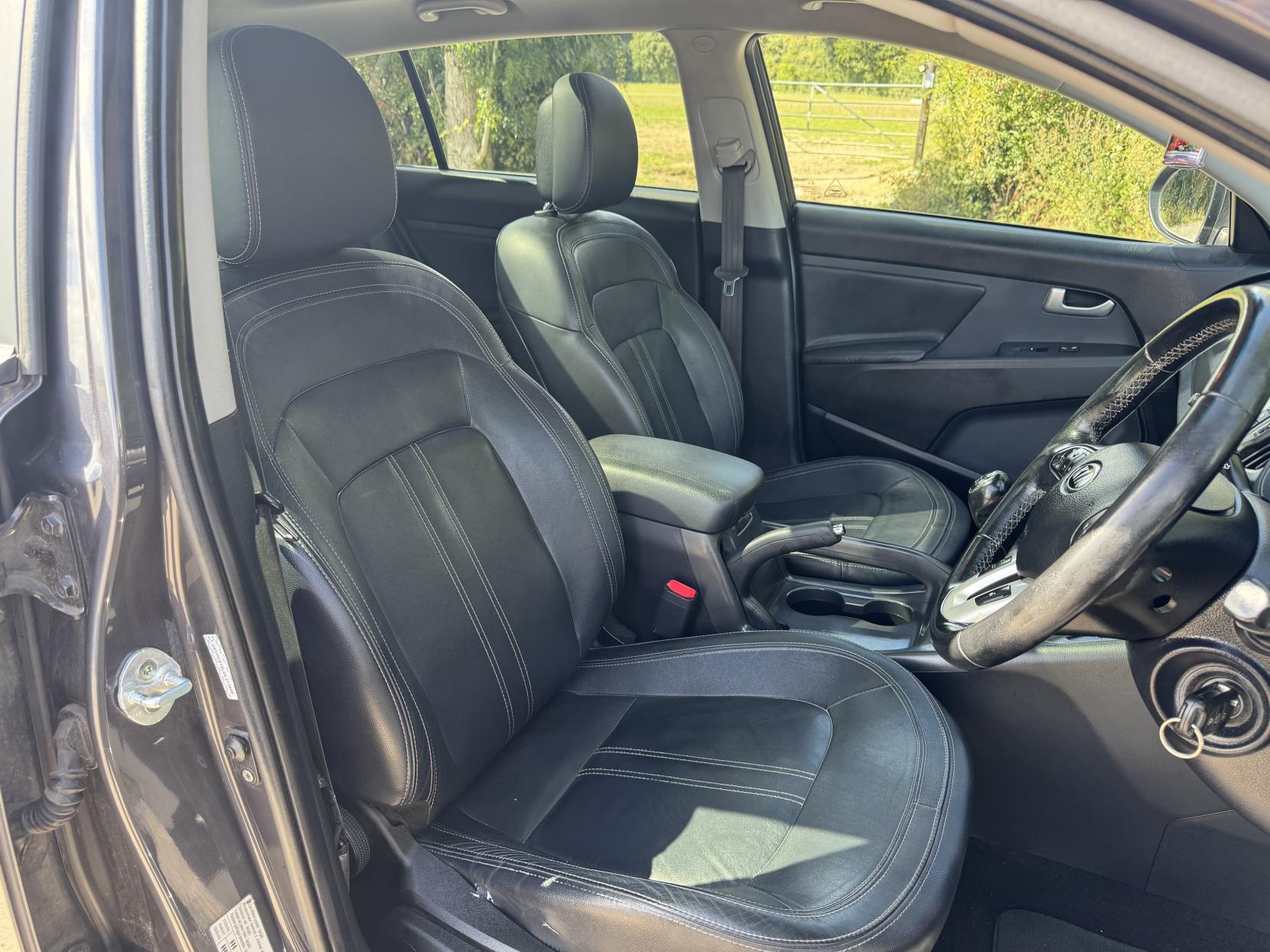 Kia Sportage 1.7 CRDi EcoDynamics 3 SUV 5dr Diesel Manual 2WD Euro 5 (s/s) (114 bhp)