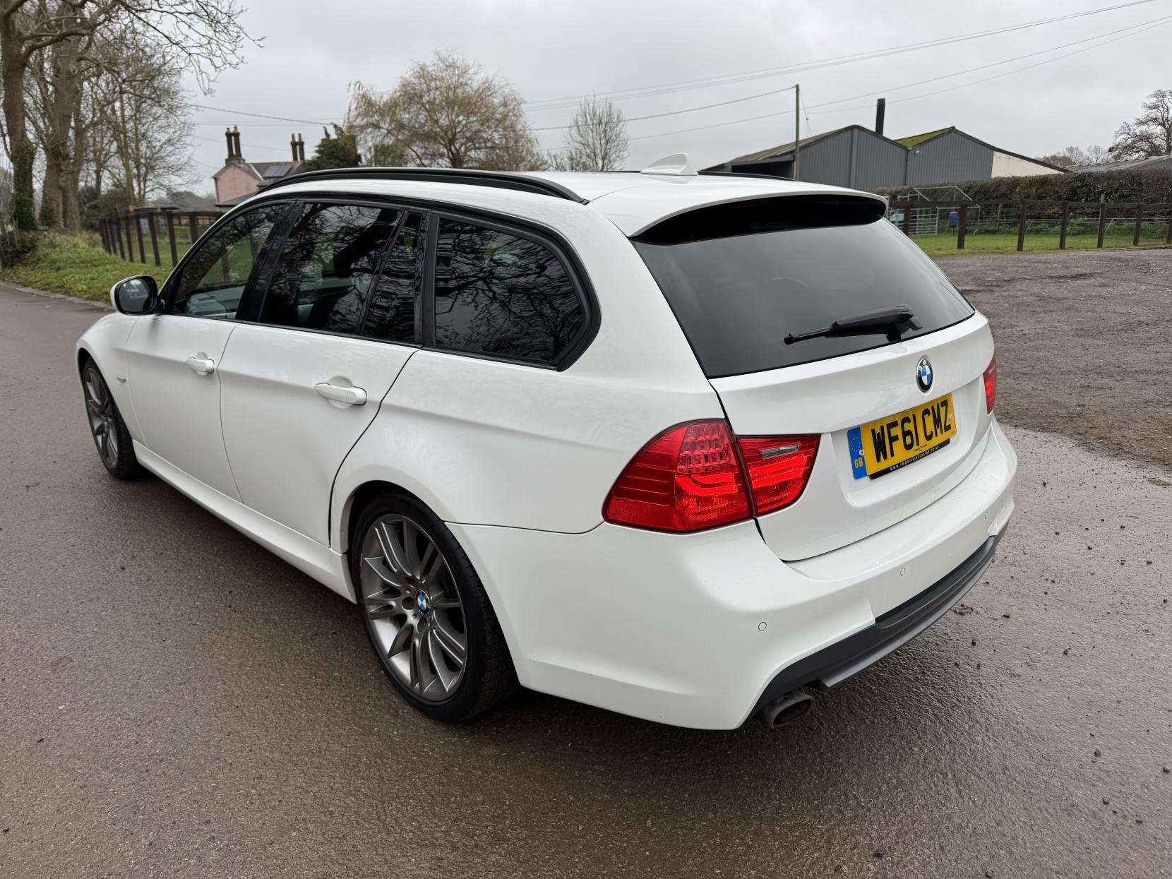 BMW 3 Series 2.0 318i Sport Plus Edition Touring 5dr Petrol Manual Euro 5 (s/s) (143 ps)