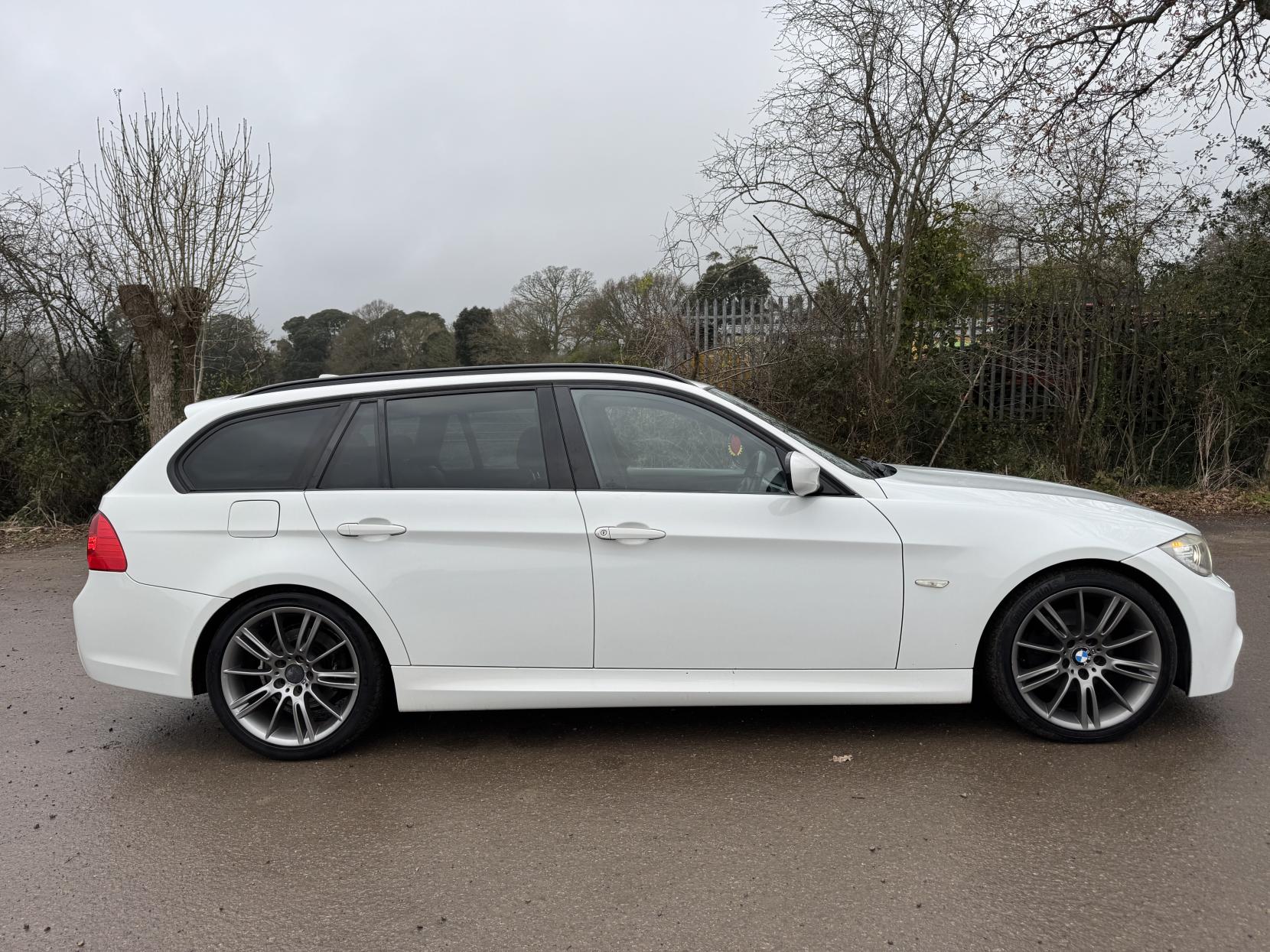 BMW 3 Series 2.0 318i Sport Plus Edition Touring 5dr Petrol Manual Euro 5 (s/s) (143 ps)