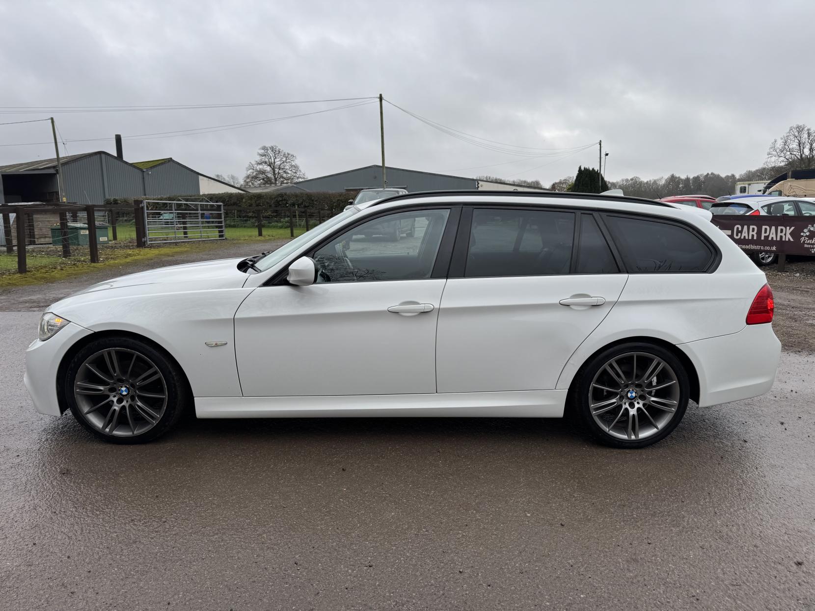 BMW 3 Series 2.0 318i Sport Plus Edition Touring 5dr Petrol Manual Euro 5 (s/s) (143 ps)