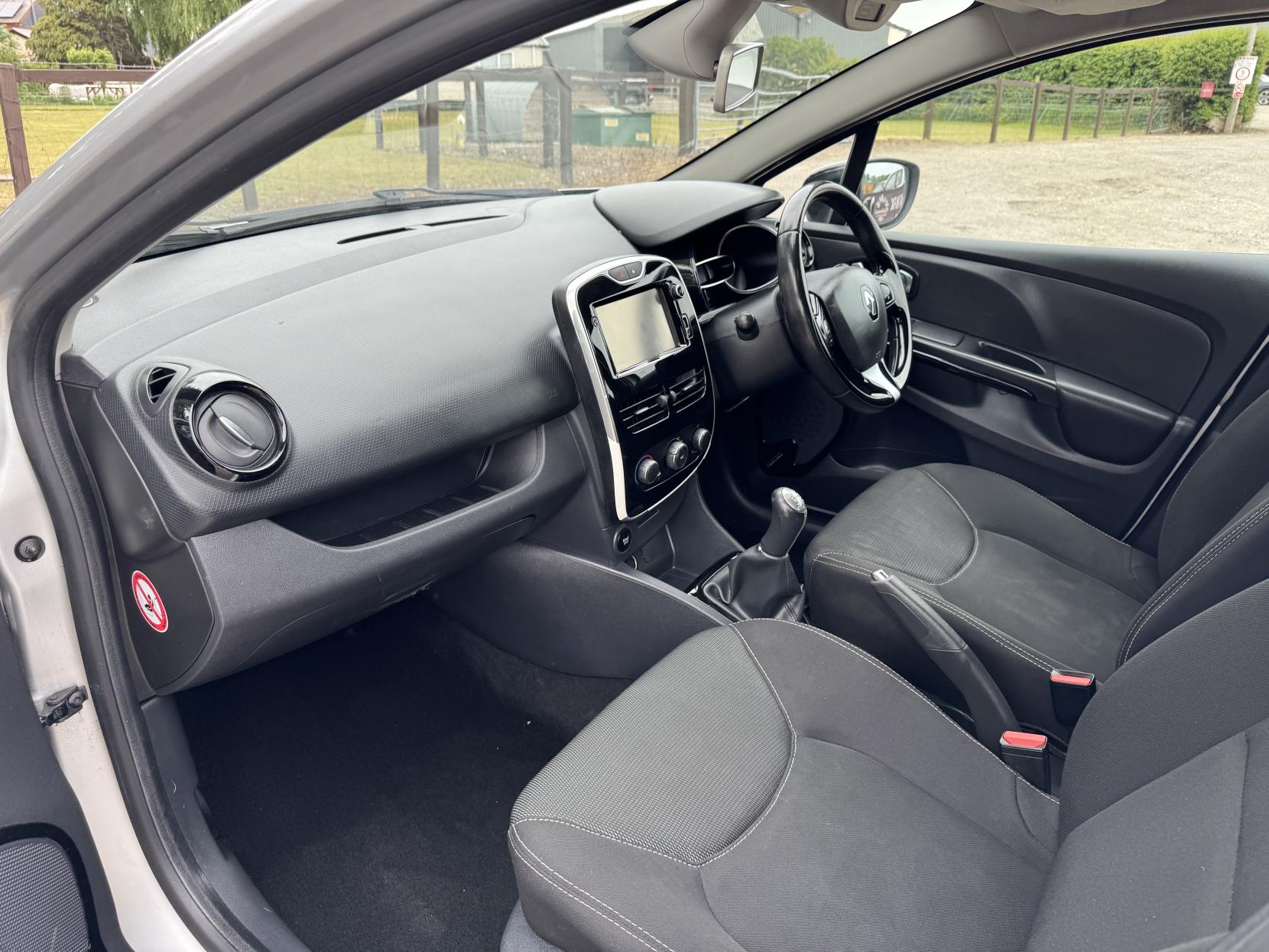 Renault Clio 1.5 dCi Dynamique Nav Hatchback 5dr Diesel Manual Euro 6 (s/s) (90 ps)