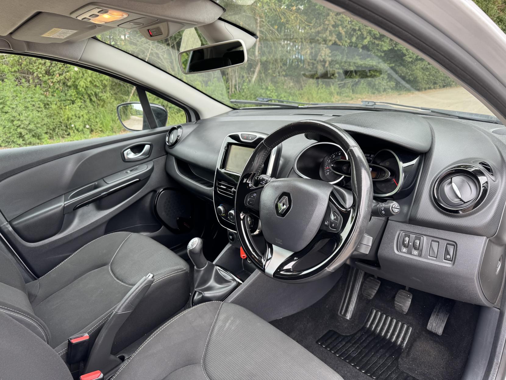 Renault Clio 1.5 dCi Dynamique Nav Hatchback 5dr Diesel Manual Euro 6 (s/s) (90 ps)