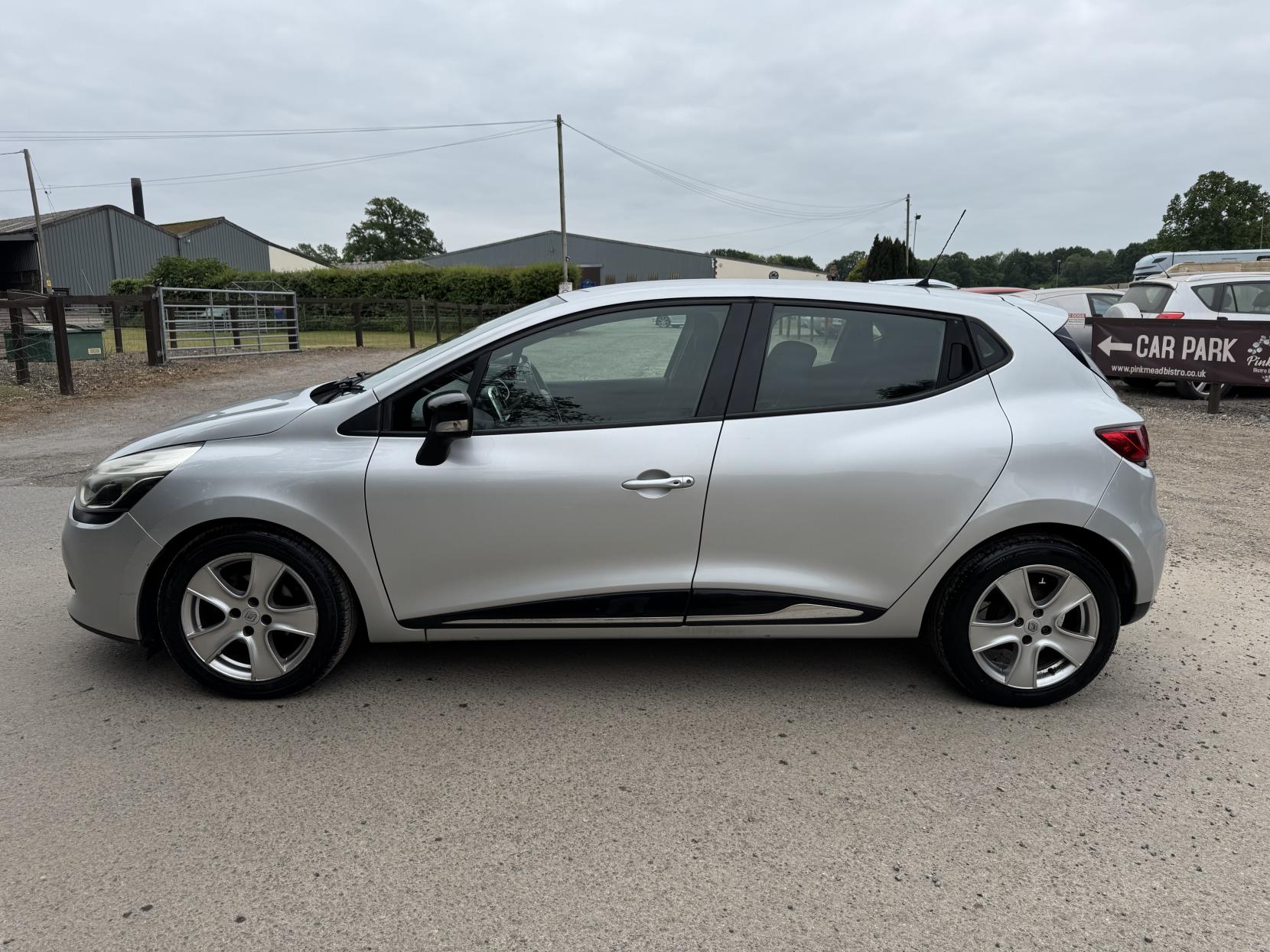 Renault Clio 1.5 dCi Dynamique Nav Hatchback 5dr Diesel Manual Euro 6 (s/s) (90 ps)