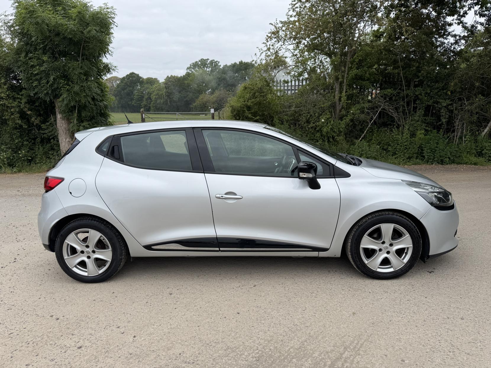 Renault Clio 1.5 dCi Dynamique Nav Hatchback 5dr Diesel Manual Euro 6 (s/s) (90 ps)