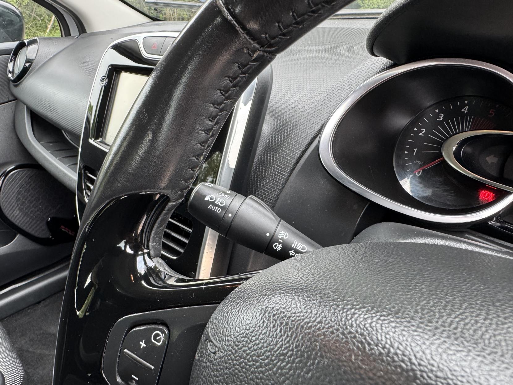 Renault Clio 1.5 dCi Dynamique Nav Hatchback 5dr Diesel Manual Euro 6 (s/s) (90 ps)