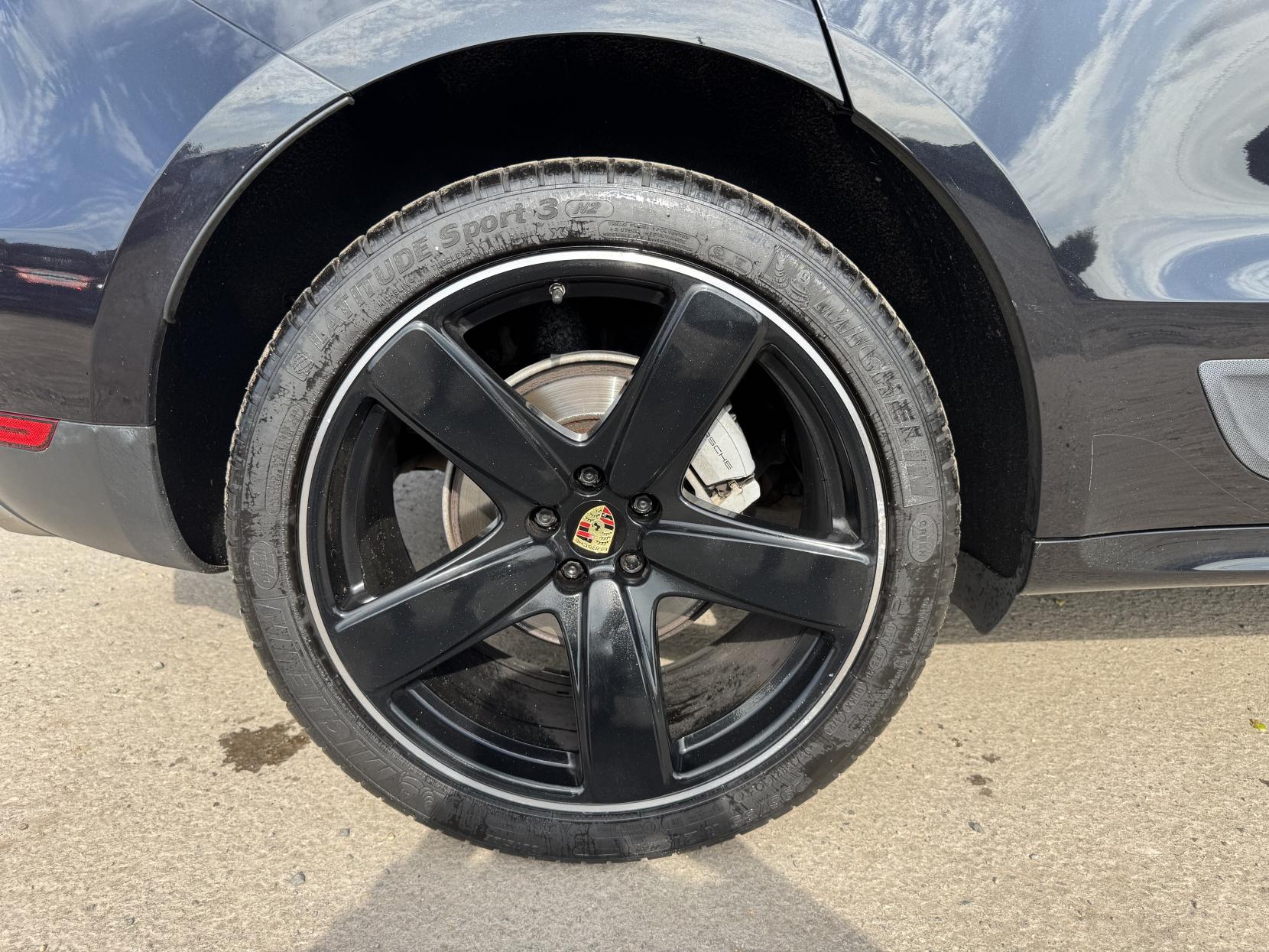 Porsche Macan 3.0 TD V6 S SUV 5dr Diesel PDK 4WD Euro 6 (s/s) (258 ps)