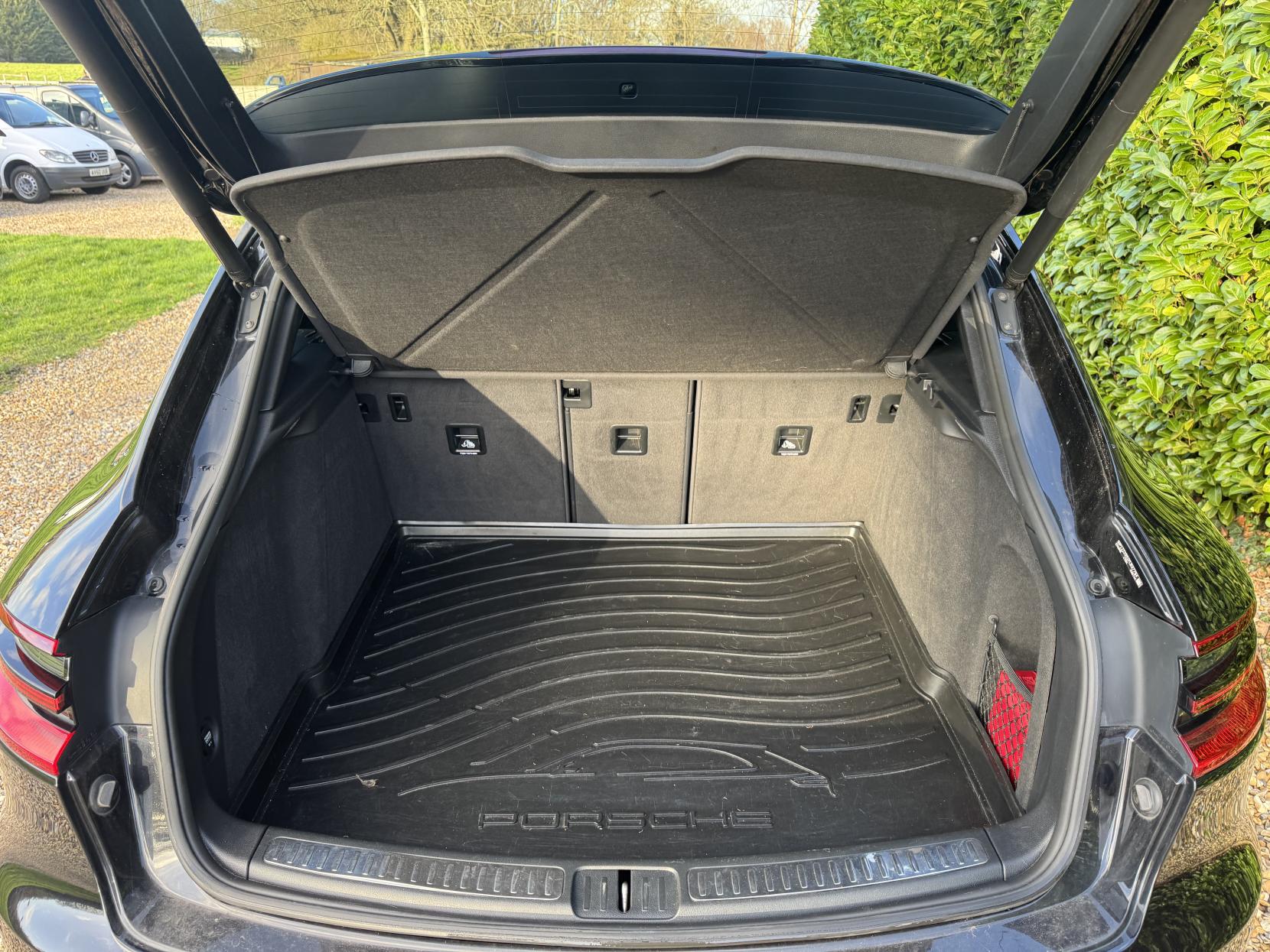 Porsche Macan 3.0 TD V6 S SUV 5dr Diesel PDK 4WD Euro 6 (s/s) (258 ps)