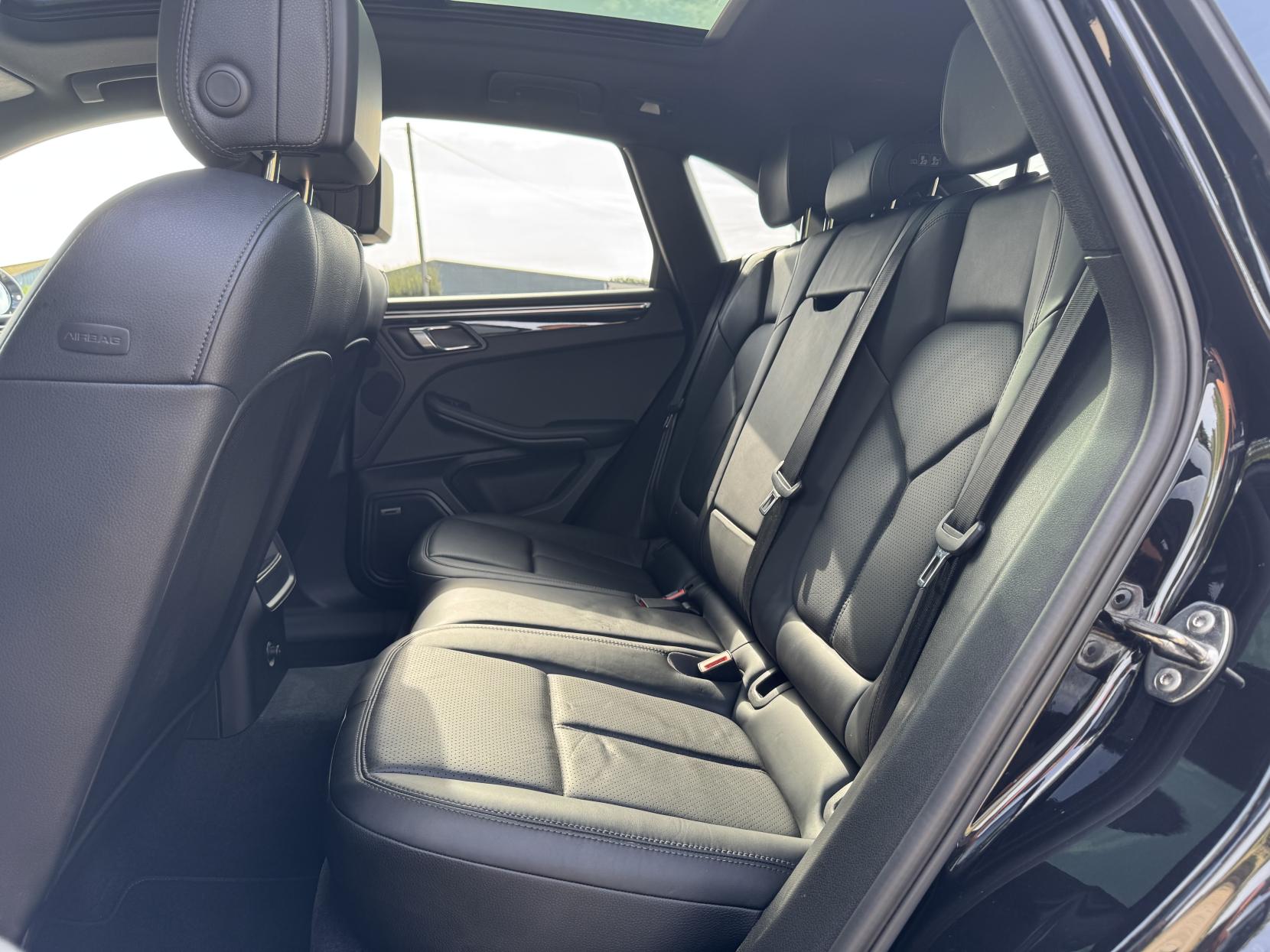 Porsche Macan 3.0 TD V6 S SUV 5dr Diesel PDK 4WD Euro 6 (s/s) (258 ps)
