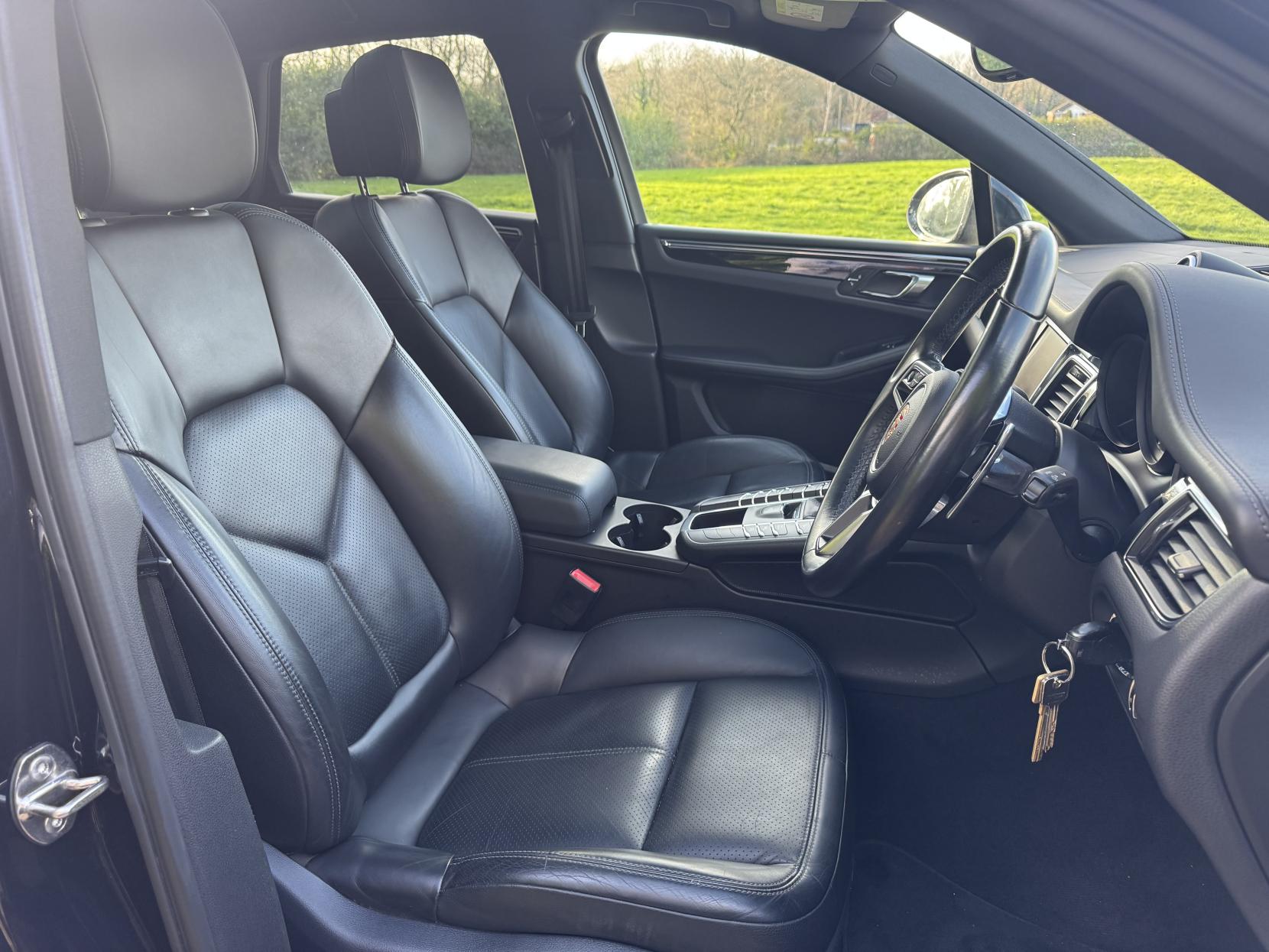 Porsche Macan 3.0 TD V6 S SUV 5dr Diesel PDK 4WD Euro 6 (s/s) (258 ps)