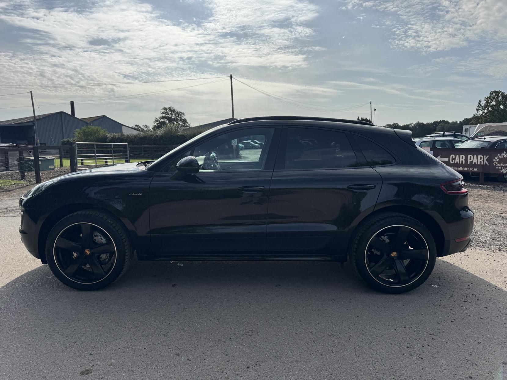 Porsche Macan 3.0 TD V6 S SUV 5dr Diesel PDK 4WD Euro 6 (s/s) (258 ps)