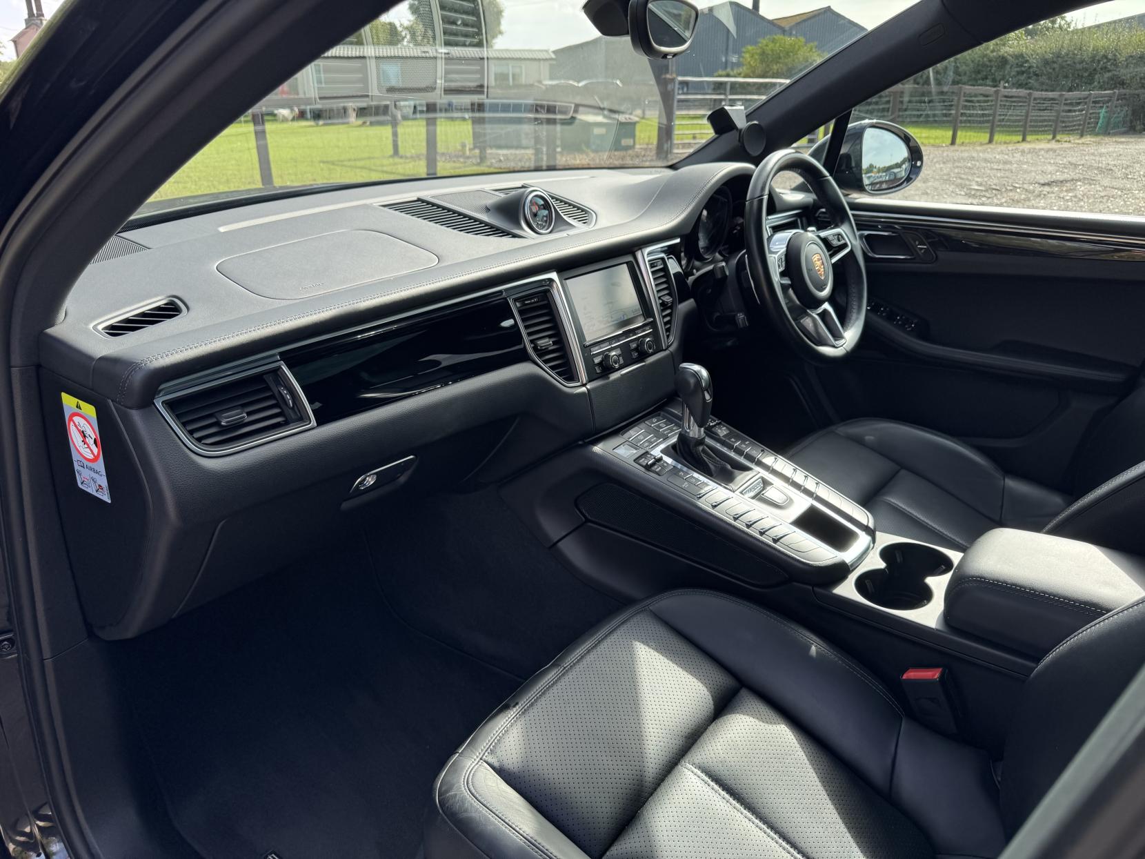 Porsche Macan 3.0 TD V6 S SUV 5dr Diesel PDK 4WD Euro 6 (s/s) (258 ps)