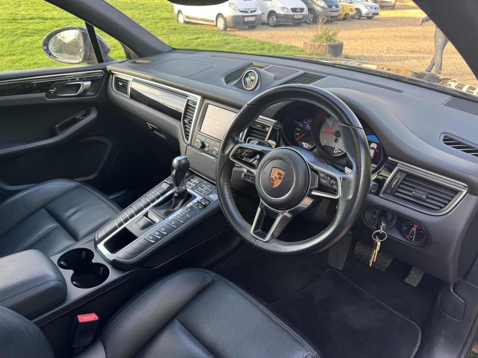 Porsche Macan 3.0 TD V6 S SUV 5dr Diesel PDK 4WD Euro 6 (s/s) (258 ps)