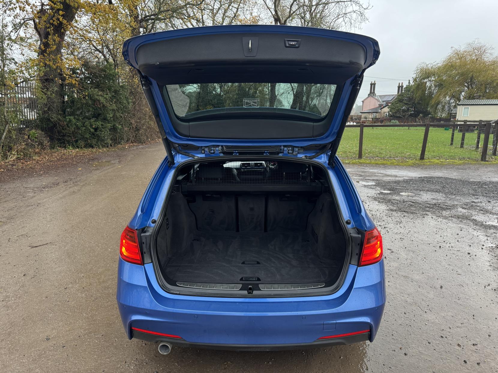 BMW 3 Series 2.0 320d M Sport Touring 5dr Diesel Auto Euro 5 (s/s) (184 ps)