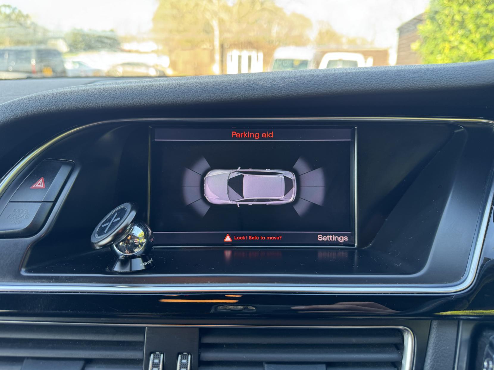 Audi A4 Avant 2.0 TDI Black Edition Estate 5dr Diesel S Tronic quattro Euro 5 (s/s) (177 ps)