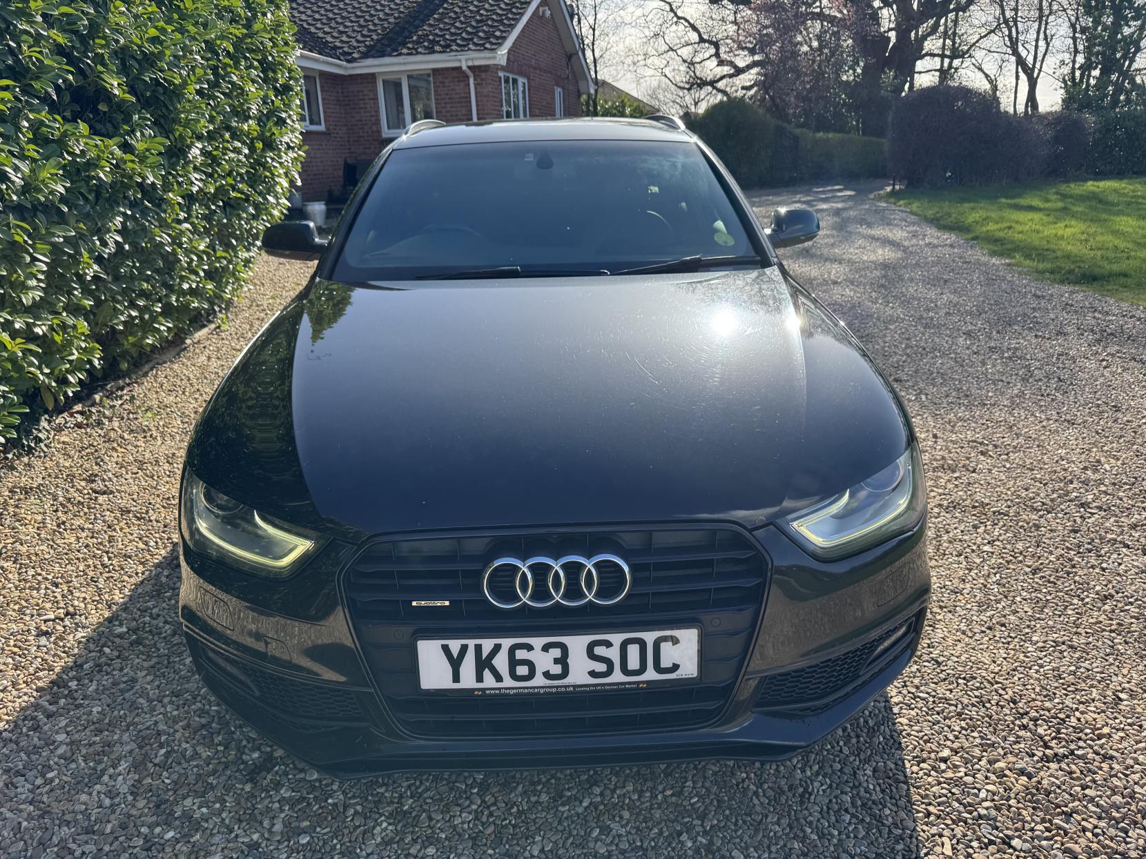 Audi A4 Avant 2.0 TDI Black Edition Estate 5dr Diesel S Tronic quattro Euro 5 (s/s) (177 ps)