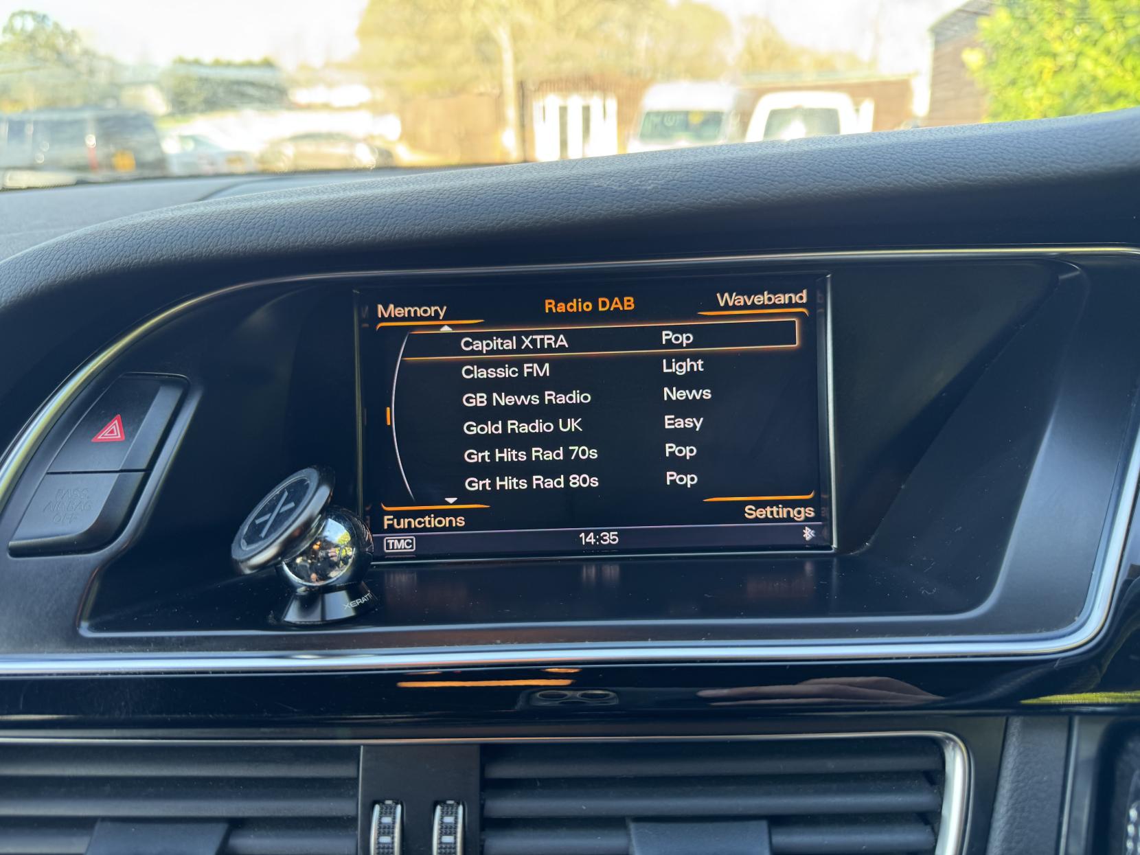 Audi A4 Avant 2.0 TDI Black Edition Estate 5dr Diesel S Tronic quattro Euro 5 (s/s) (177 ps)