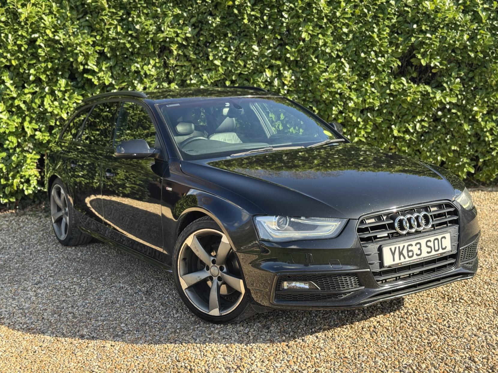 Audi A4 Avant 2.0 TDI Black Edition Estate 5dr Diesel S Tronic quattro Euro 5 (s/s) (177 ps)