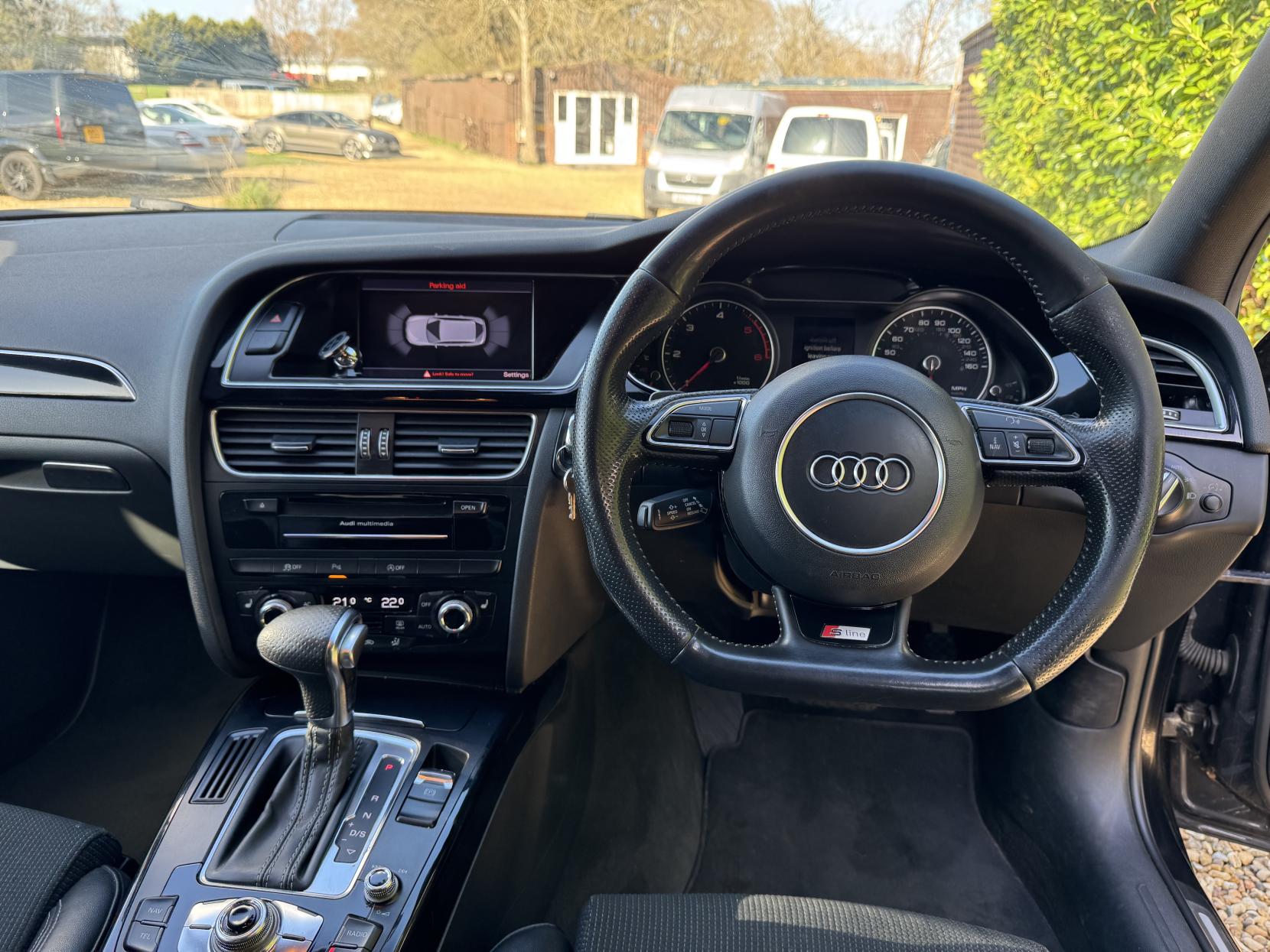 Audi A4 Avant 2.0 TDI Black Edition Estate 5dr Diesel S Tronic quattro Euro 5 (s/s) (177 ps)