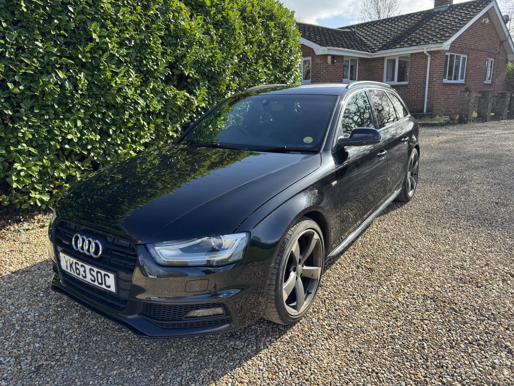 Audi A4 Avant 2.0 TDI Black Edition Estate 5dr Diesel S Tronic quattro Euro 5 (s/s) (177 ps)