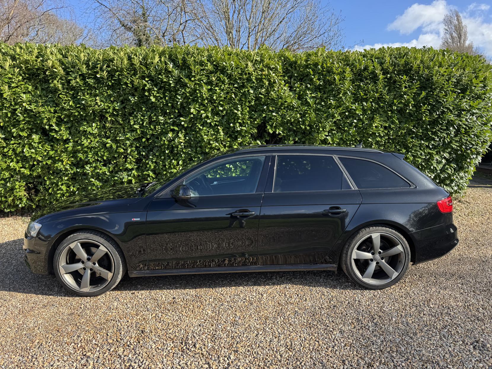 Audi A4 Avant 2.0 TDI Black Edition Estate 5dr Diesel S Tronic quattro Euro 5 (s/s) (177 ps)