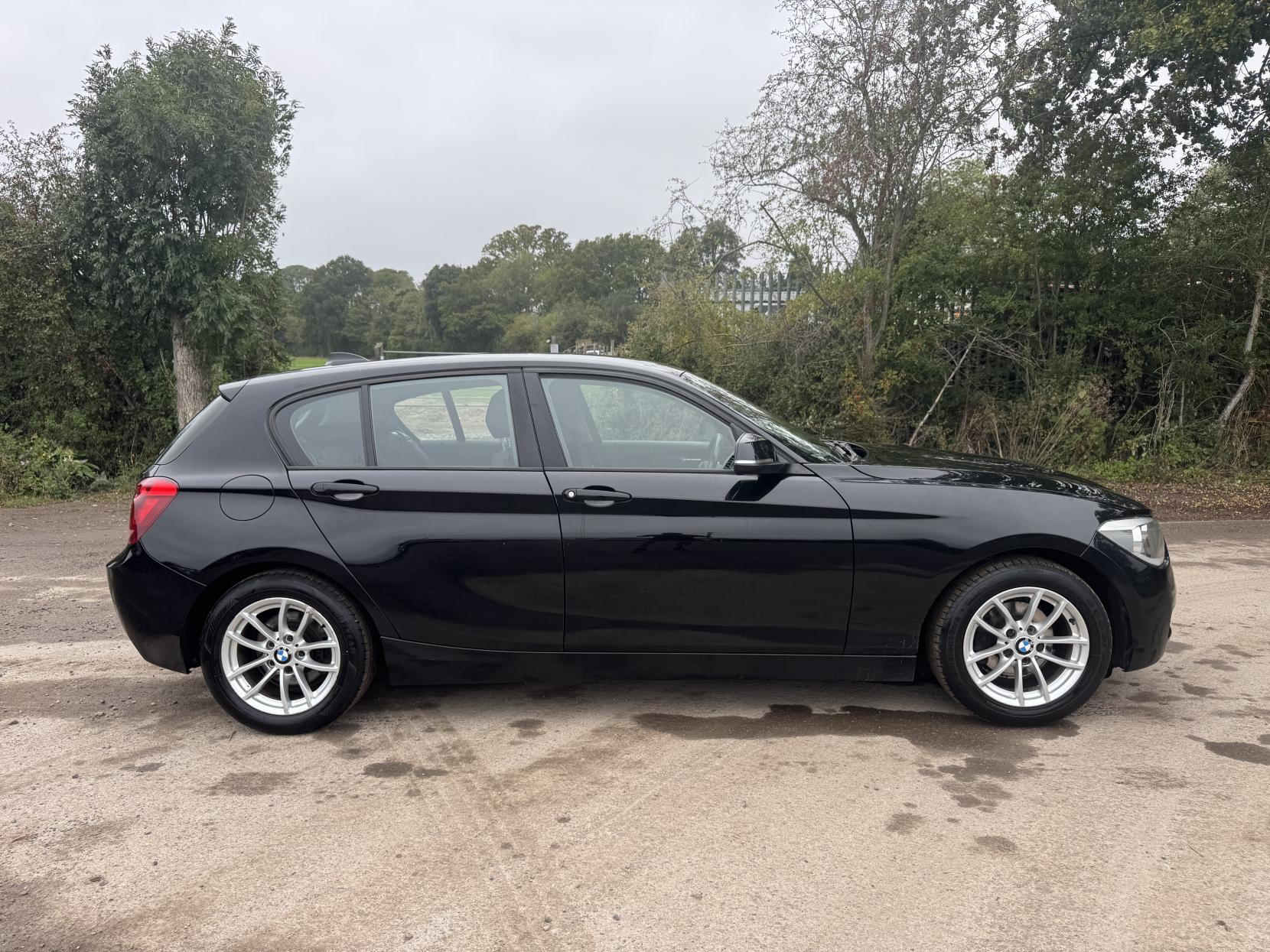 BMW 1 Series 1.6 116d ED EfficientDynamics Hatchback 5dr Diesel Manual Euro 5 (s/s) (116 ps)