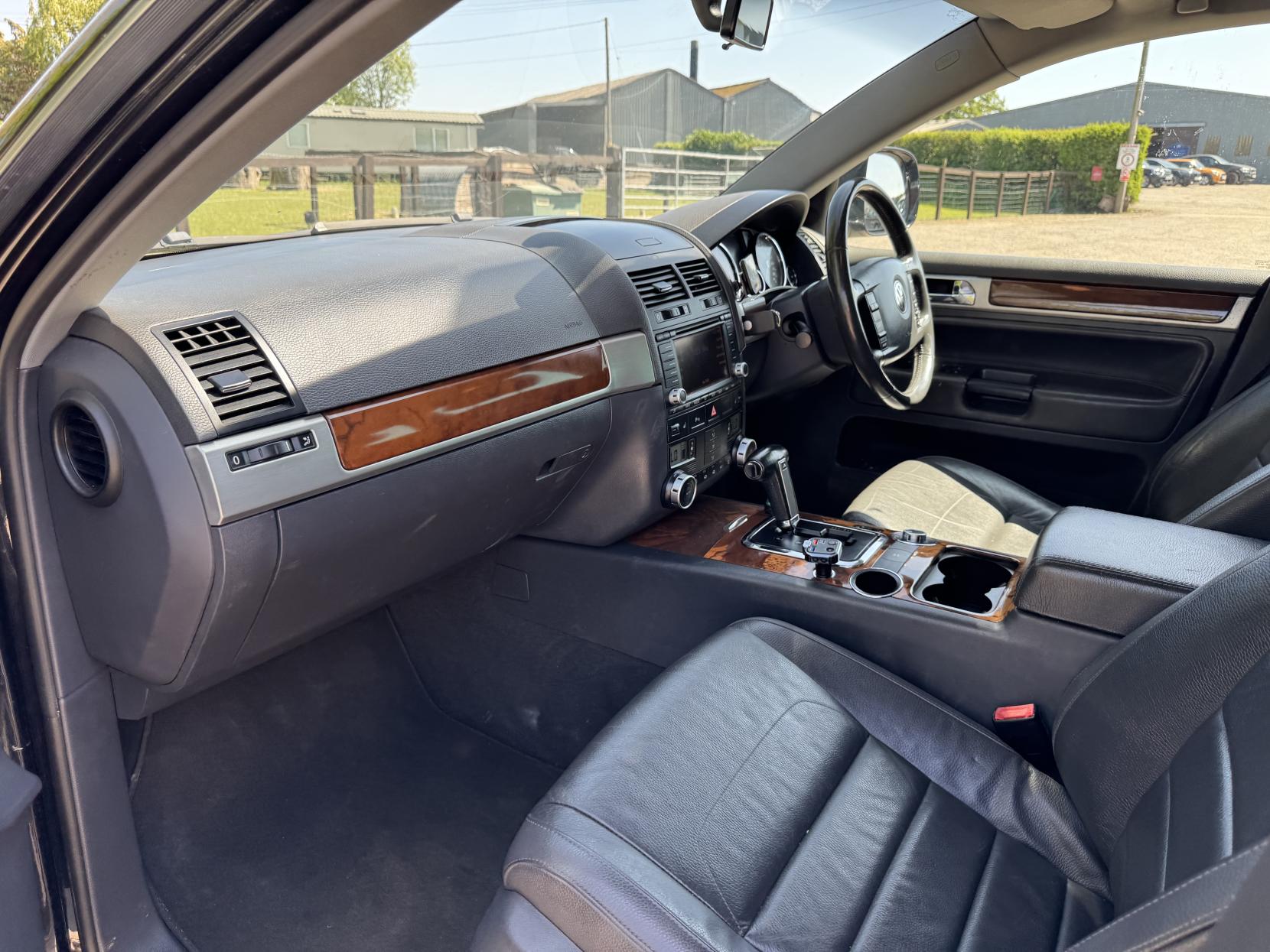 Volkswagen Touareg 3.0 TDI V6 Altitude SUV 5dr Diesel Automatic (294 g/km, 222 bhp)