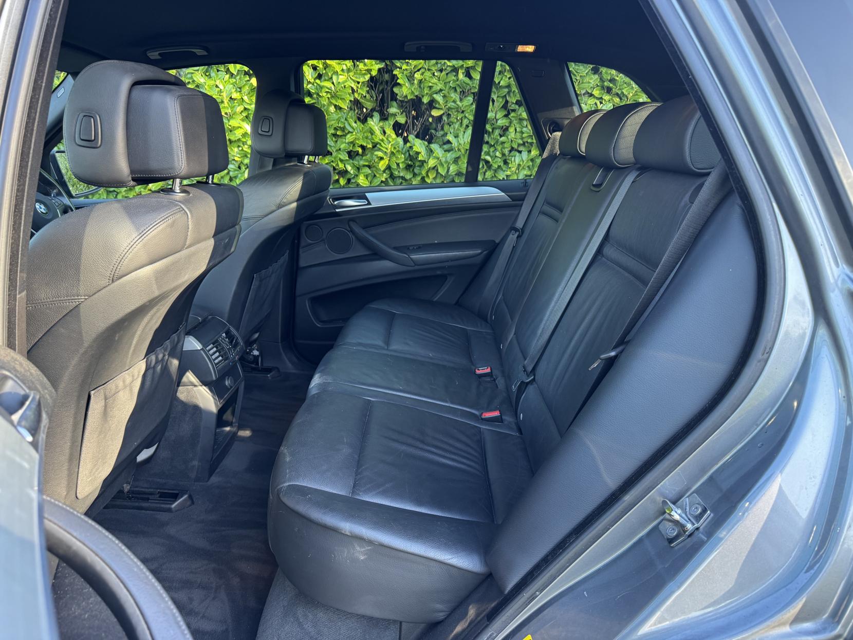 BMW X5 3.0 sd SE SUV 5dr Diesel Auto 4WD Euro 4 (286 ps)