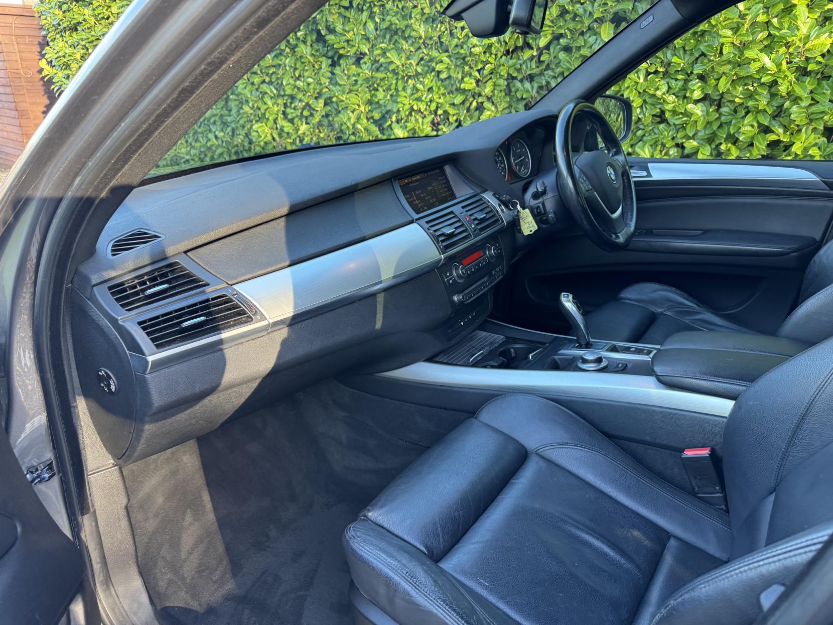 BMW X5 3.0 sd SE SUV 5dr Diesel Auto 4WD Euro 4 (286 ps)