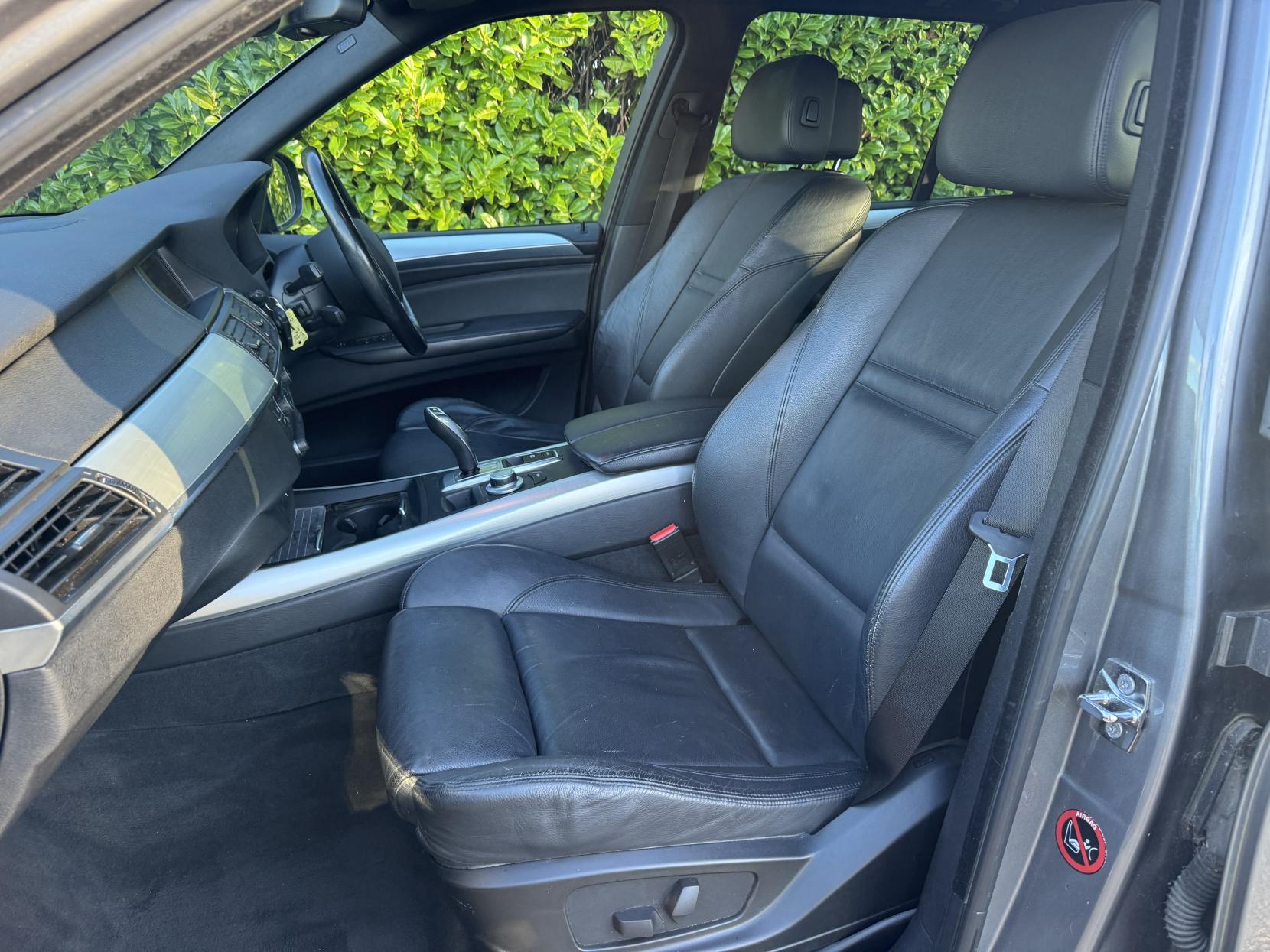 BMW X5 3.0 sd SE SUV 5dr Diesel Auto 4WD Euro 4 (286 ps)