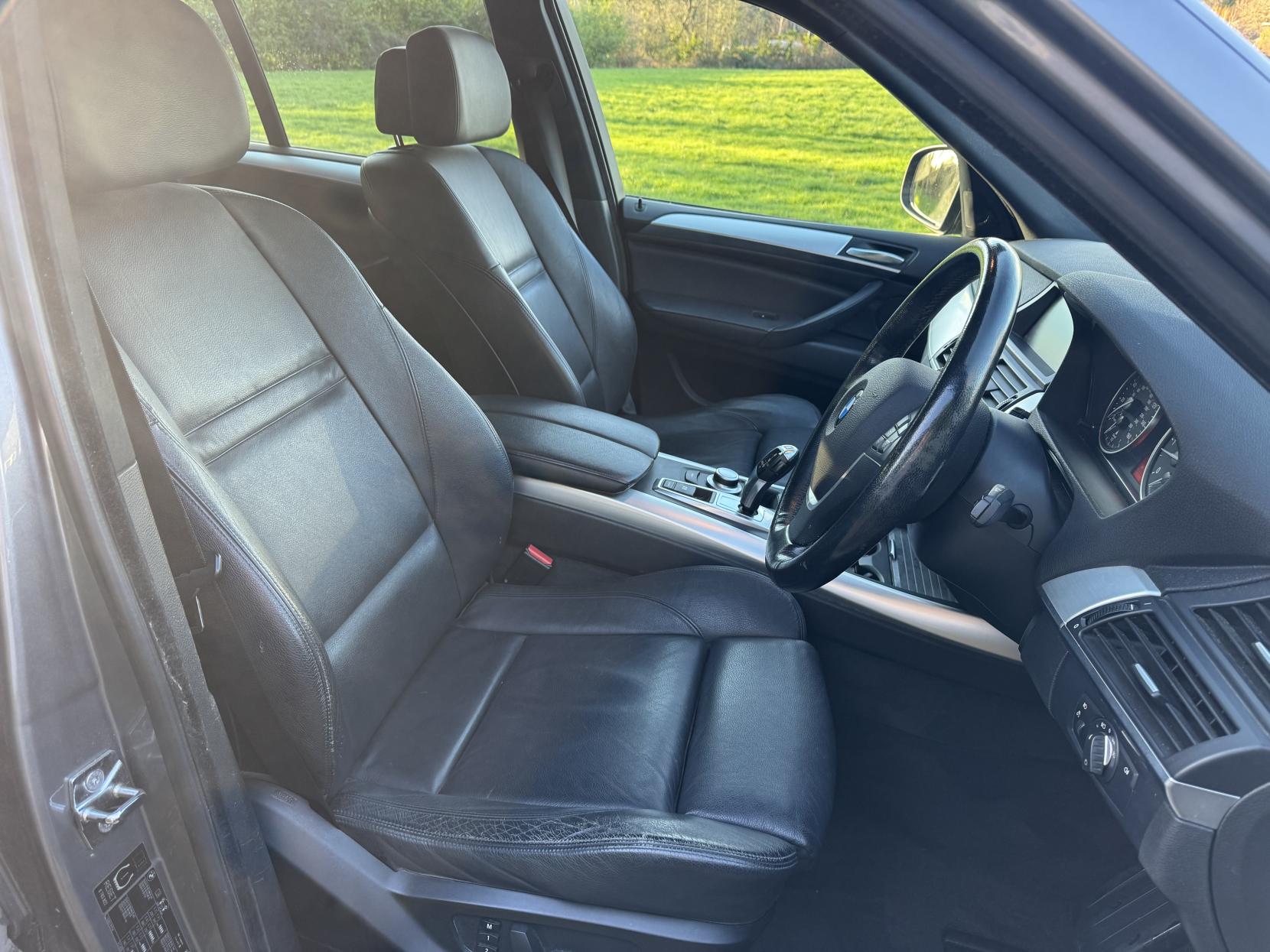 BMW X5 3.0 sd SE SUV 5dr Diesel Auto 4WD Euro 4 (286 ps)