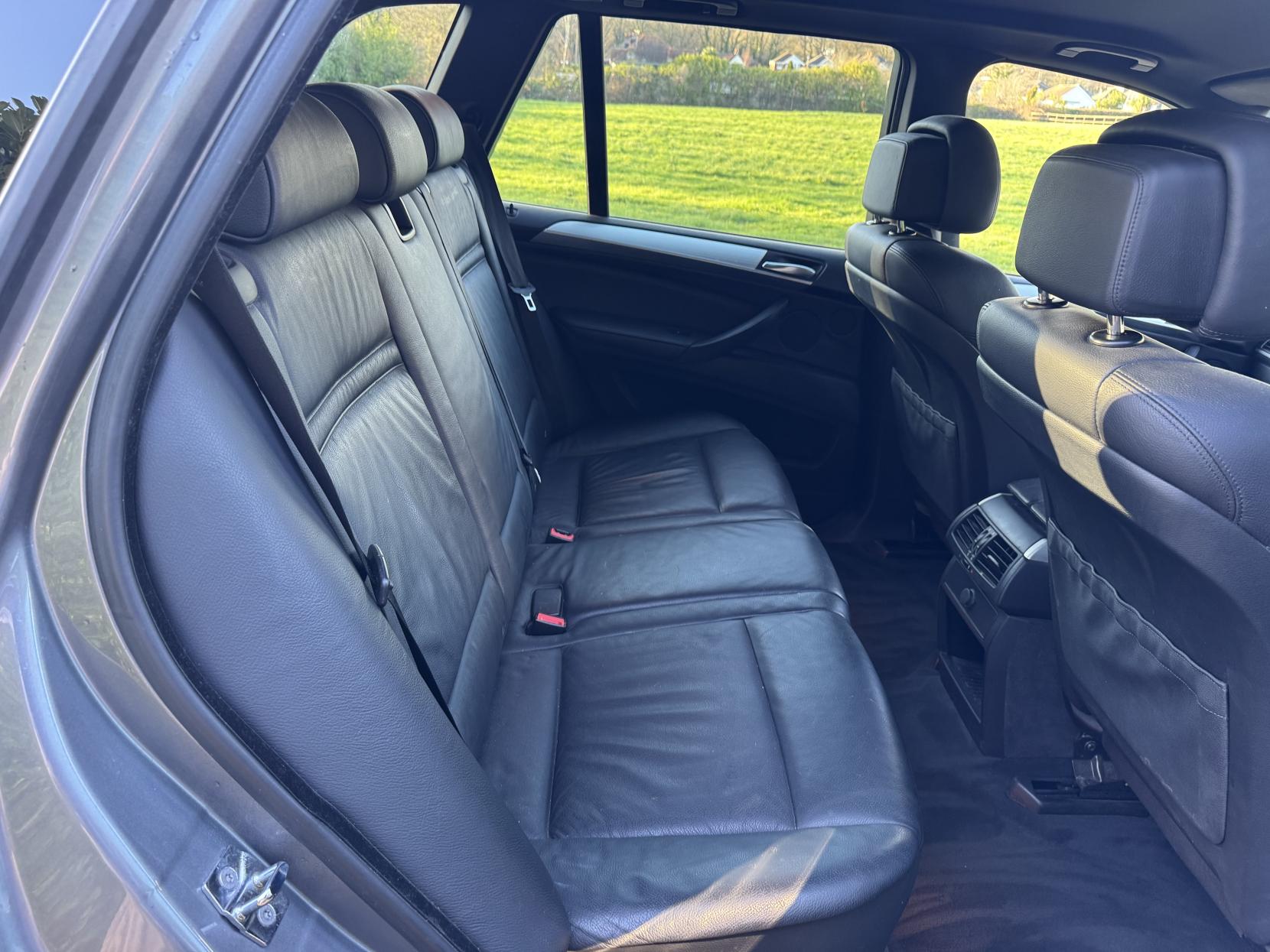 BMW X5 3.0 sd SE SUV 5dr Diesel Auto 4WD Euro 4 (286 ps)