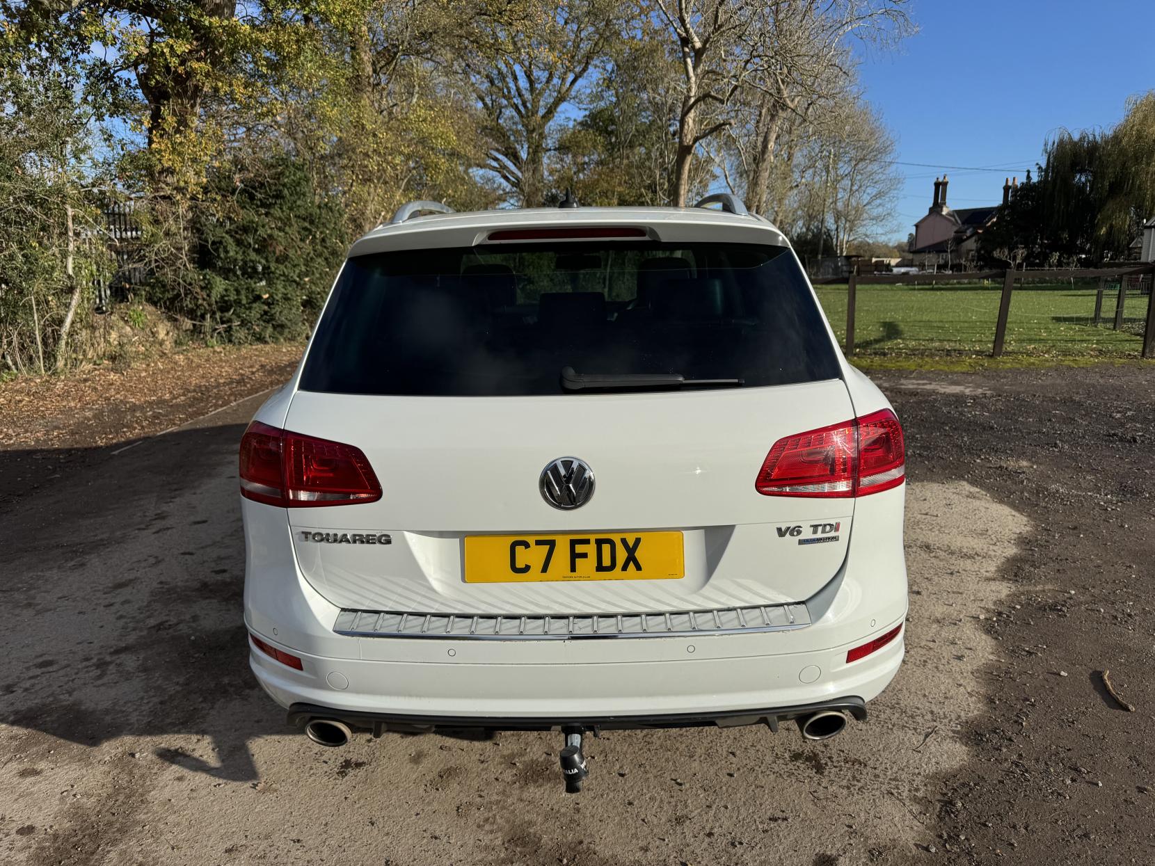 Volkswagen Touareg 3.0 TDI V6 BlueMotion Tech R-Line SUV 5dr Diesel Tiptronic 4WD Euro 5 (s/s) (245 ps)