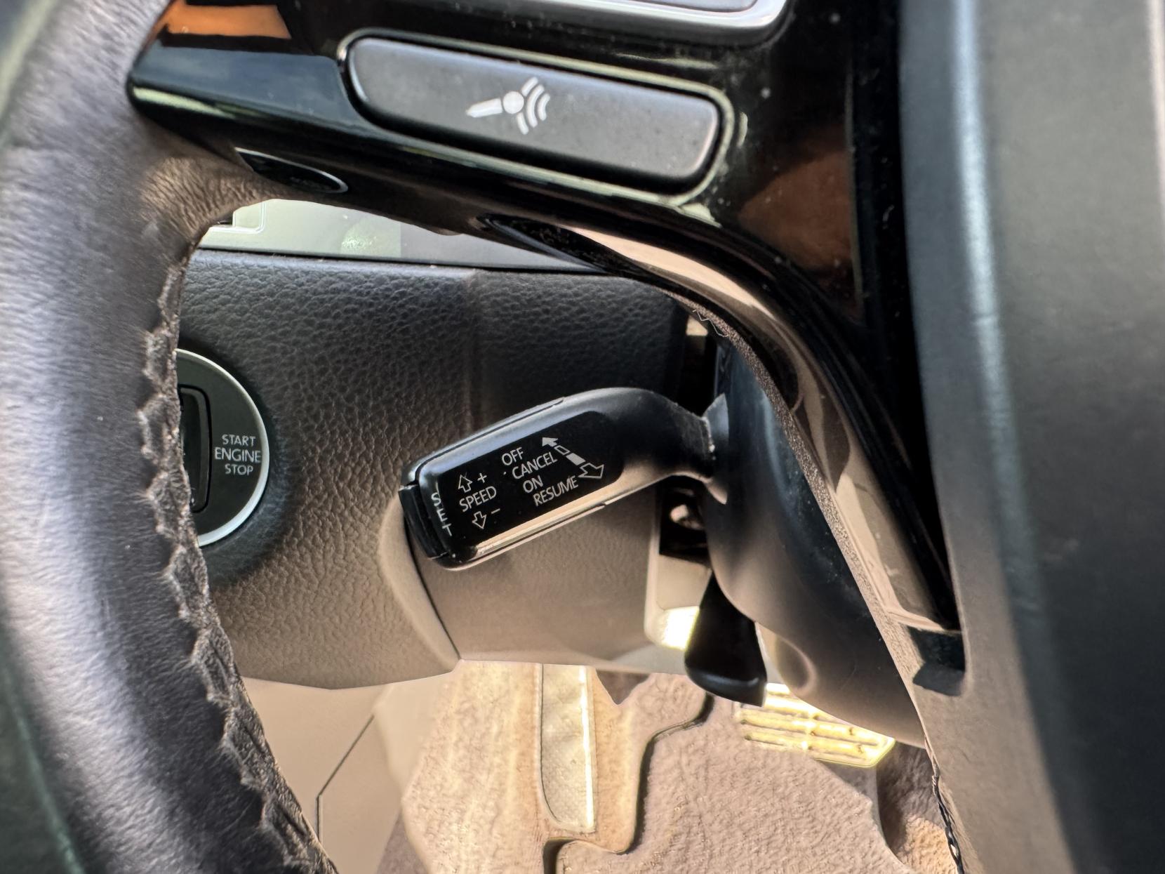 Volkswagen Touareg 3.0 TDI V6 BlueMotion Tech R-Line SUV 5dr Diesel Tiptronic 4WD Euro 5 (s/s) (245 ps)