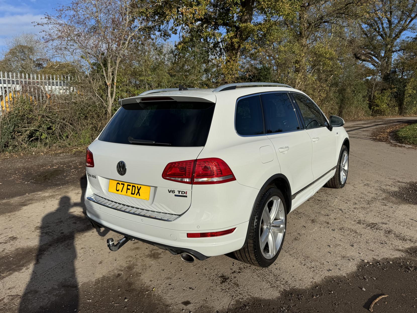 Volkswagen Touareg 3.0 TDI V6 BlueMotion Tech R-Line SUV 5dr Diesel Tiptronic 4WD Euro 5 (s/s) (245 ps)
