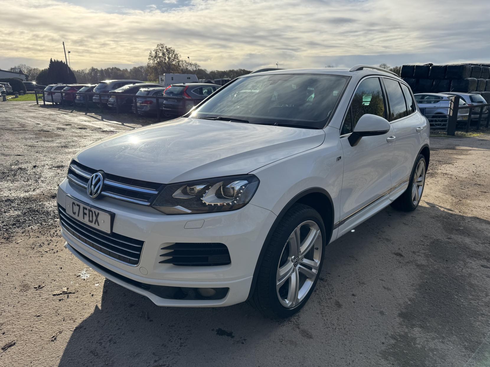 Volkswagen Touareg 3.0 TDI V6 BlueMotion Tech R-Line SUV 5dr Diesel Tiptronic 4WD Euro 5 (s/s) (245 ps)