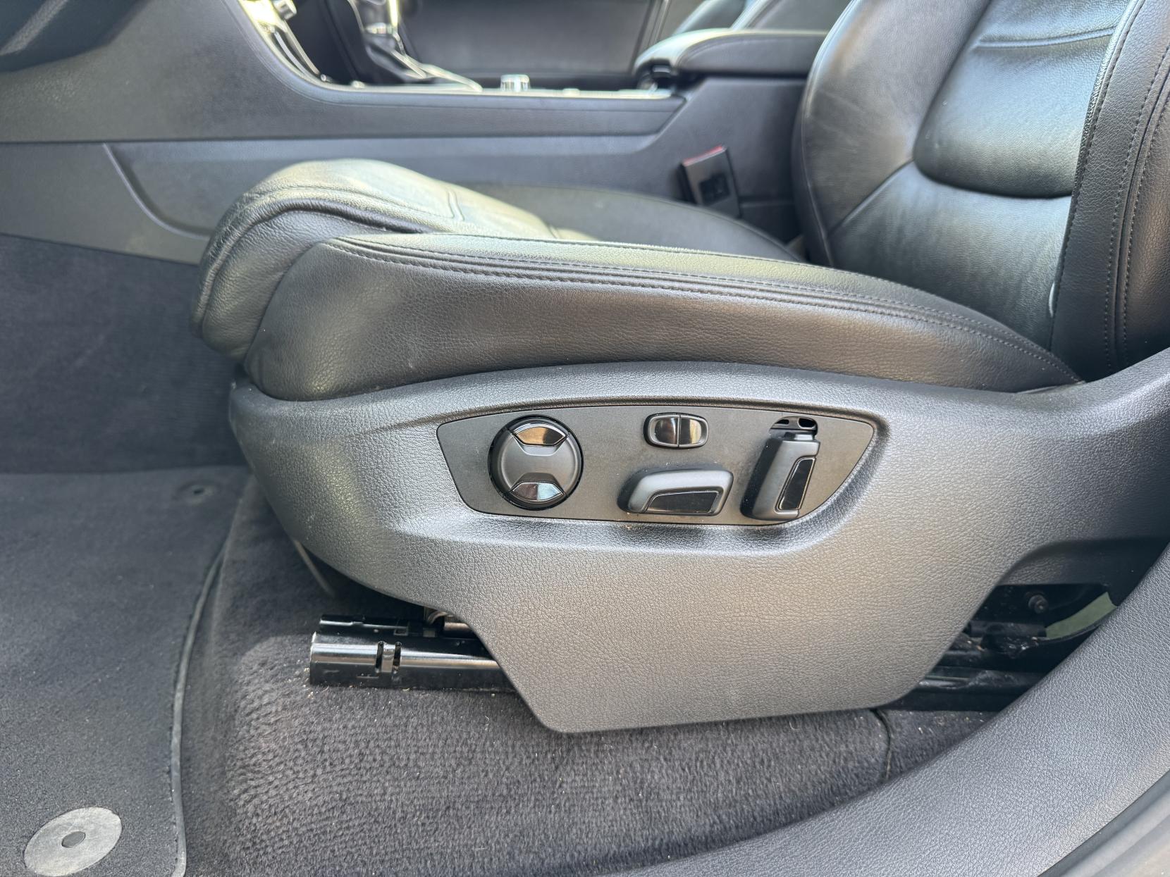 Volkswagen Touareg 3.0 TDI V6 BlueMotion Tech R-Line SUV 5dr Diesel Tiptronic 4WD Euro 5 (s/s) (245 ps)