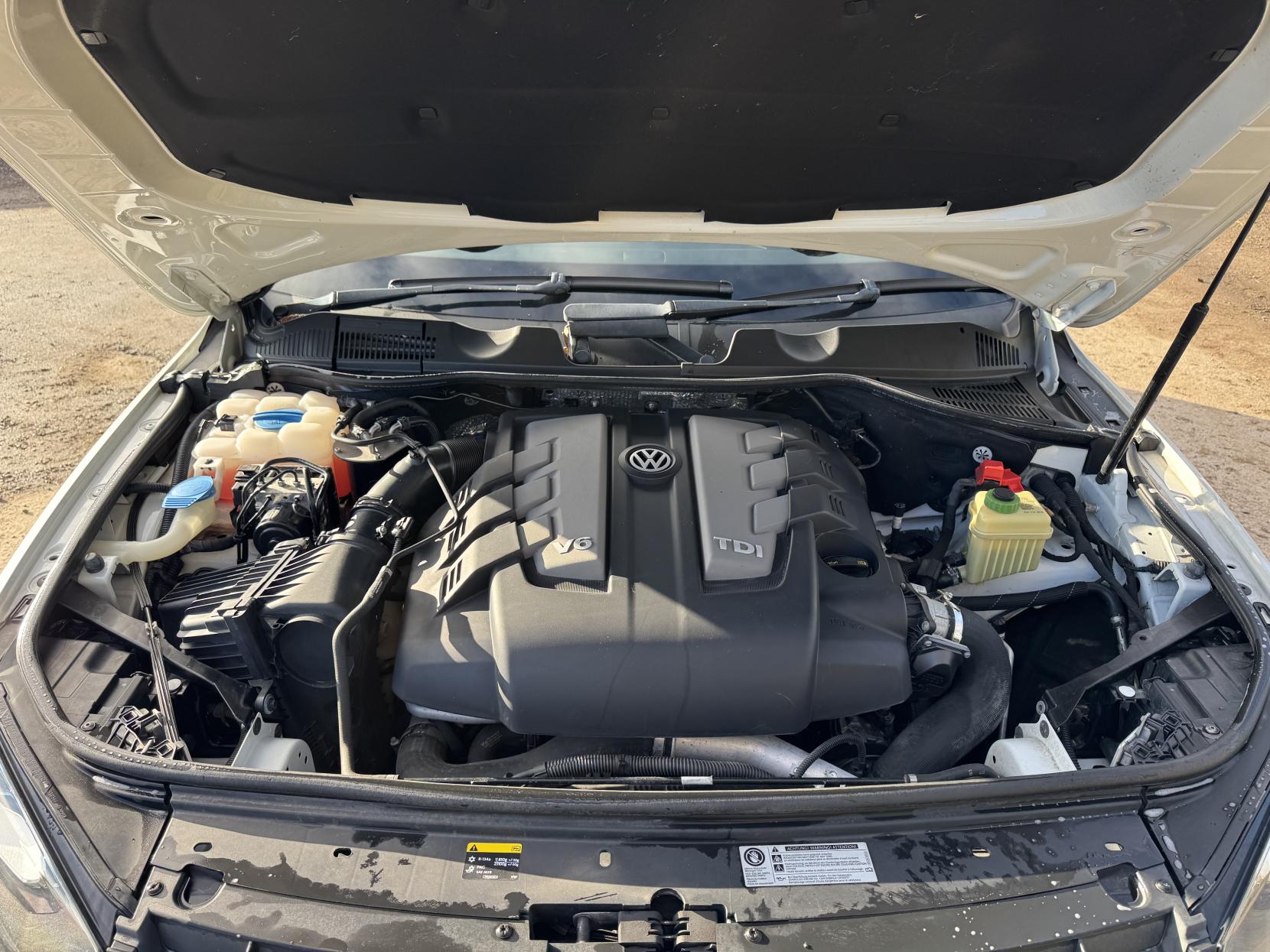 Volkswagen Touareg 3.0 TDI V6 BlueMotion Tech R-Line SUV 5dr Diesel Tiptronic 4WD Euro 5 (s/s) (245 ps)