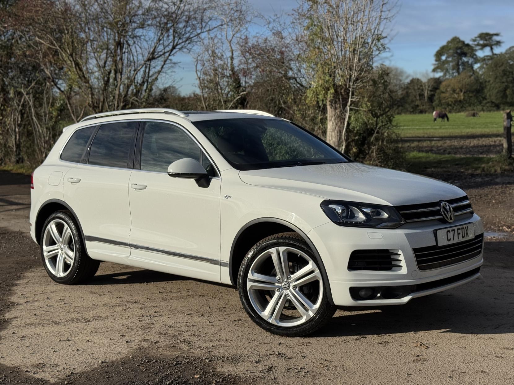 Volkswagen Touareg 3.0 TDI V6 BlueMotion Tech R-Line SUV 5dr Diesel Tiptronic 4WD Euro 5 (s/s) (245 ps)