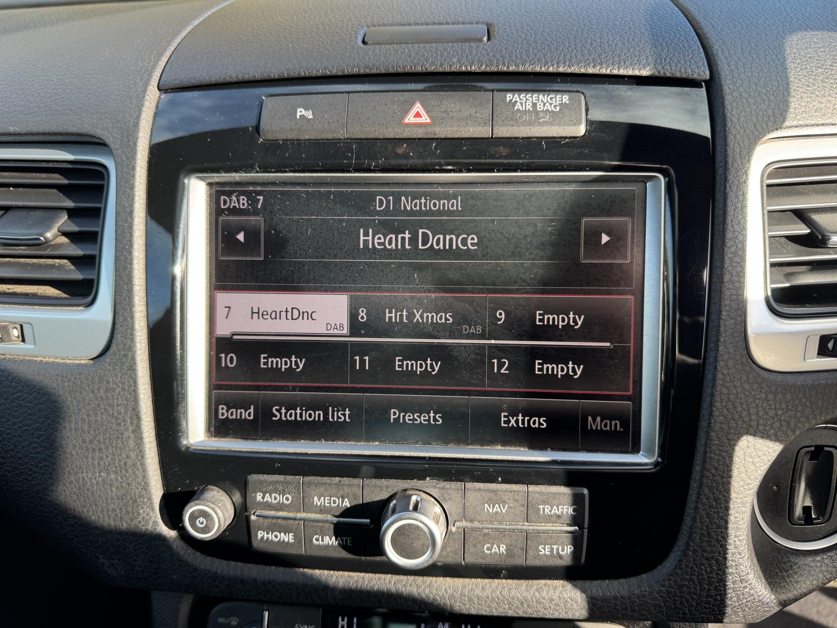 Volkswagen Touareg 3.0 TDI V6 BlueMotion Tech R-Line SUV 5dr Diesel Tiptronic 4WD Euro 5 (s/s) (245 ps)